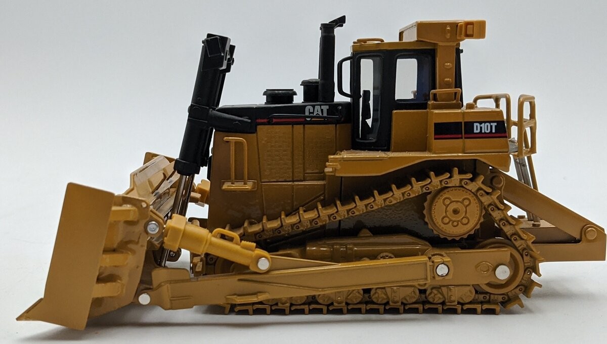 Norscot 1:50 Caterpillar D10T Track Type Dozer Construction Vehicle NEW