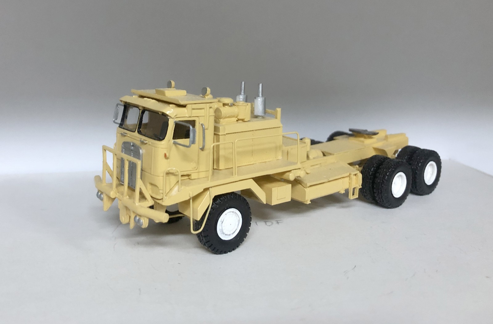 HO 1/87 Kenworth 993 COE Oilfield – Desert – Ready Made Resin Model