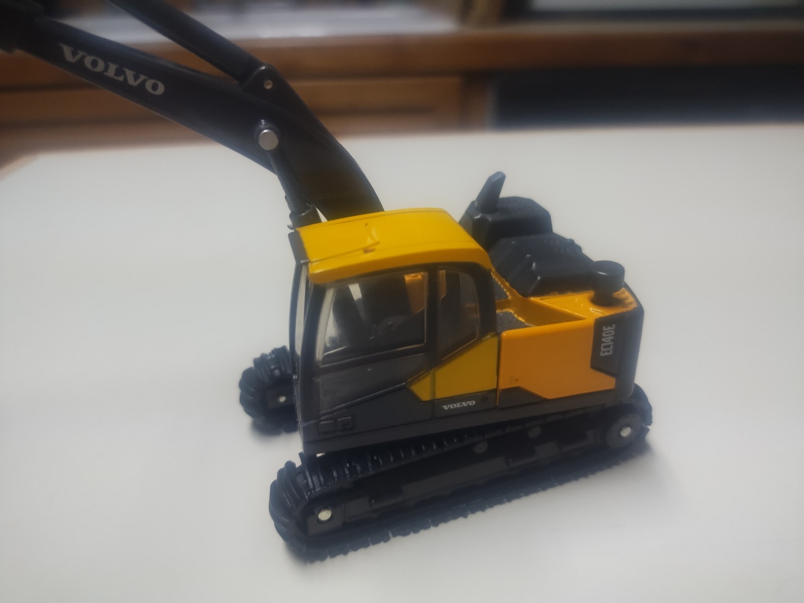 New Ray 1/64⁸ Volvo EC140E Excavator