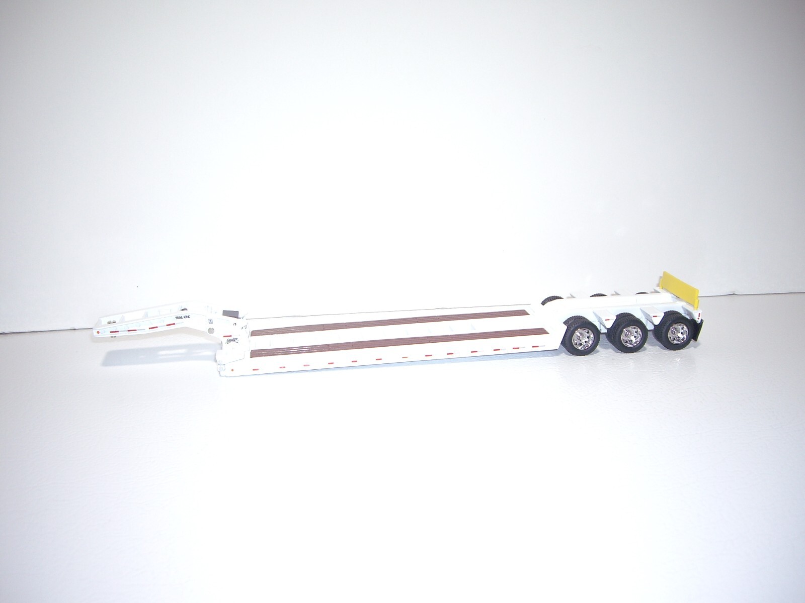 DIECAST MASTERS 1/50 WHITE TRI-AXLE KW T880&TRI-AXLE LOWBOY SAME AS FIRST GEAR