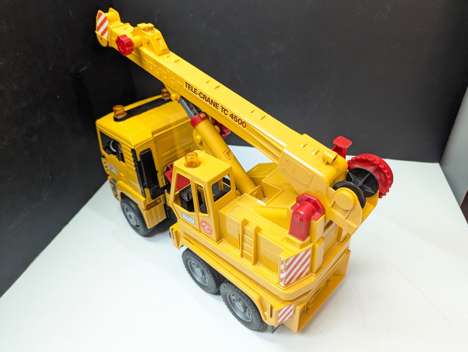 1/16 Scale Plastic BRUDER MAN YELLOW TELE-CRANE TC 4500 TGA-41.440n READ