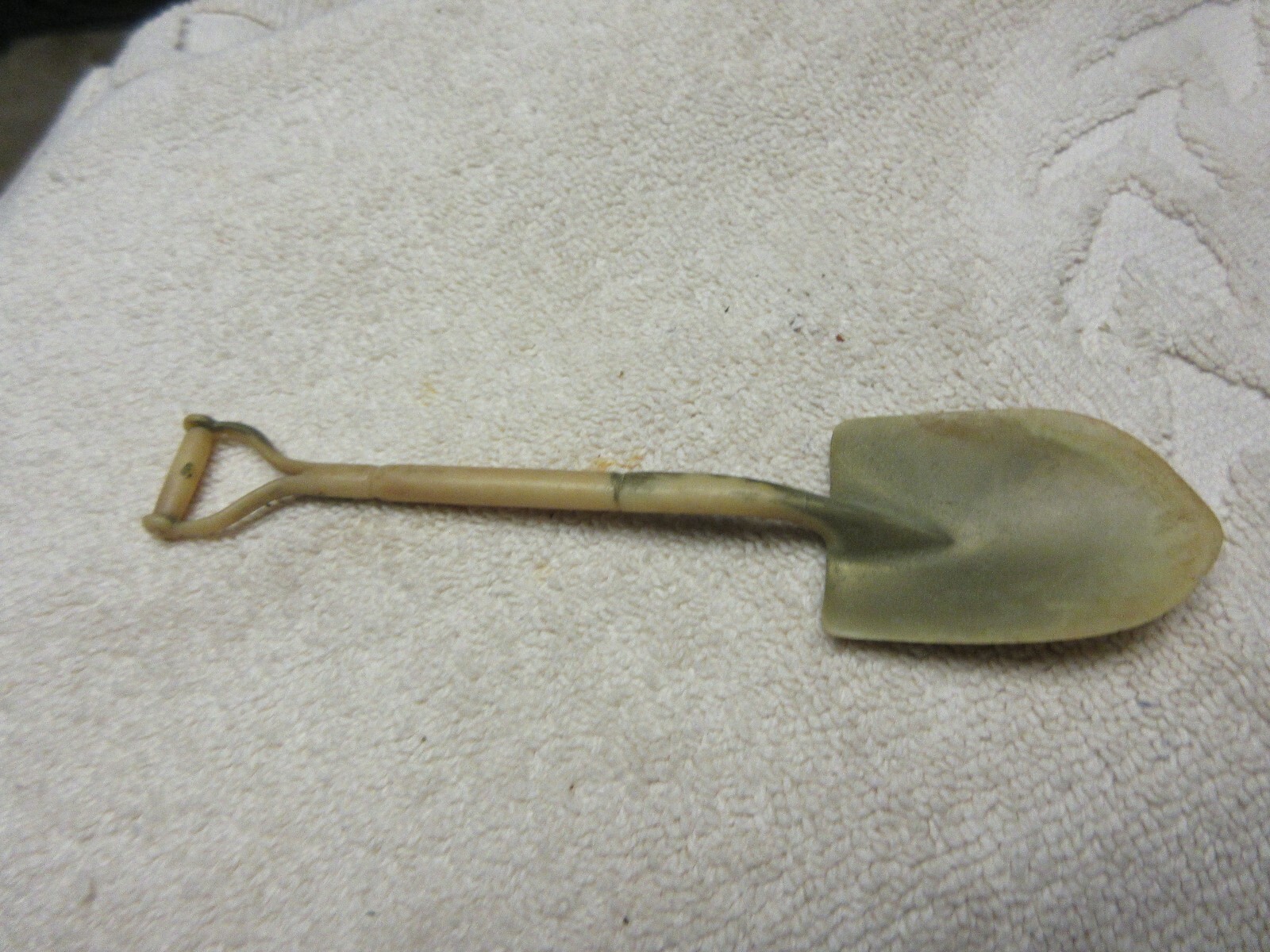 MINI TOY SHOVEL , 6″X1″X1/2″ , Vintage , Plastic , Collectible