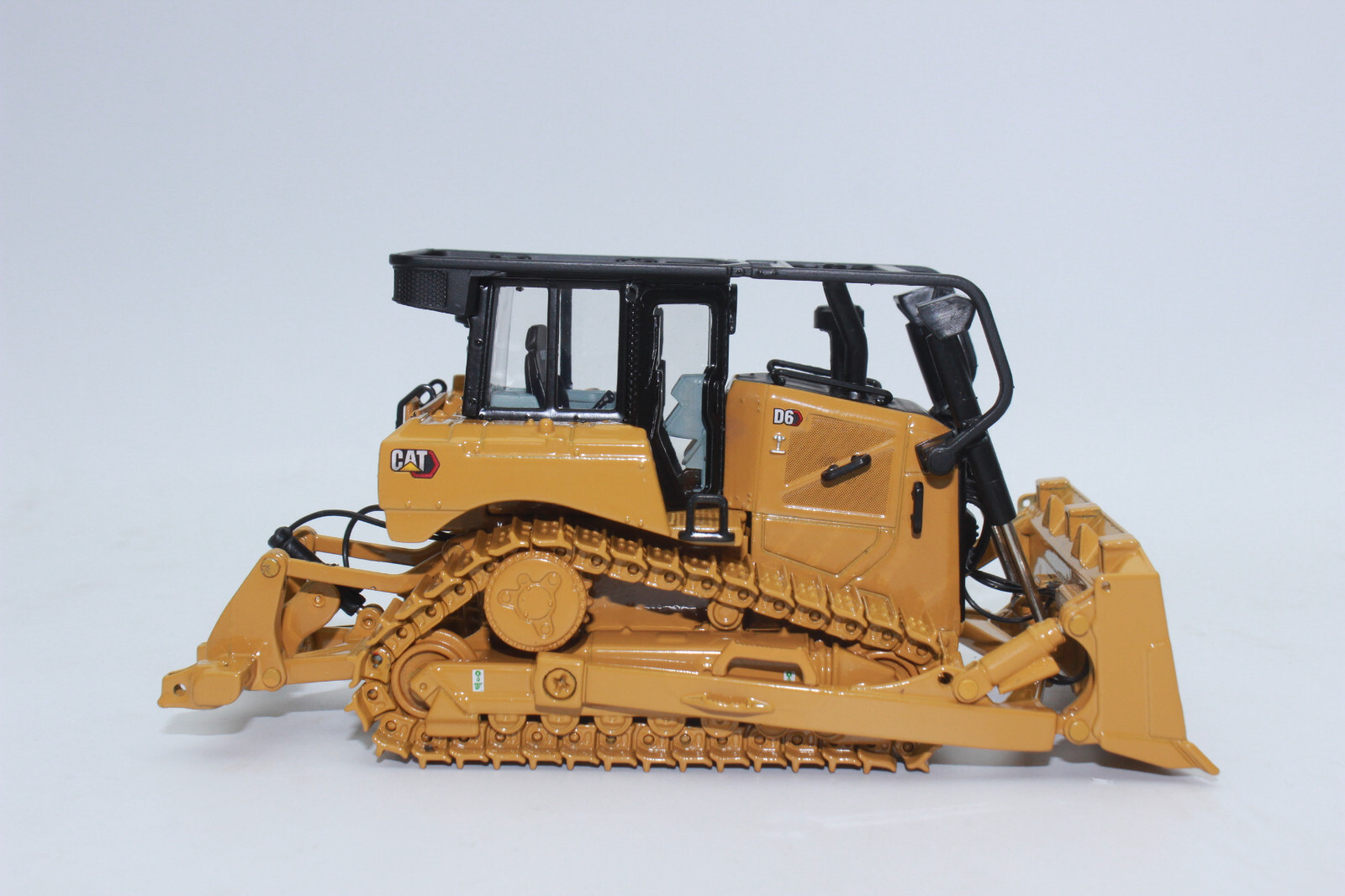 Diecast Masters 85553 CAT Caterpillar D6 SU Blade Bulldozer 1:50 NEW OVP