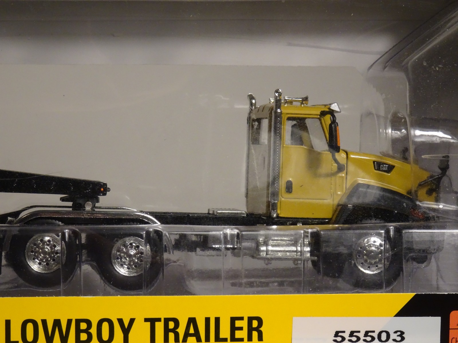 Cat 1:50 CT 660 Day CAB Tractor with Trail King Low Boy Trailer – 55503