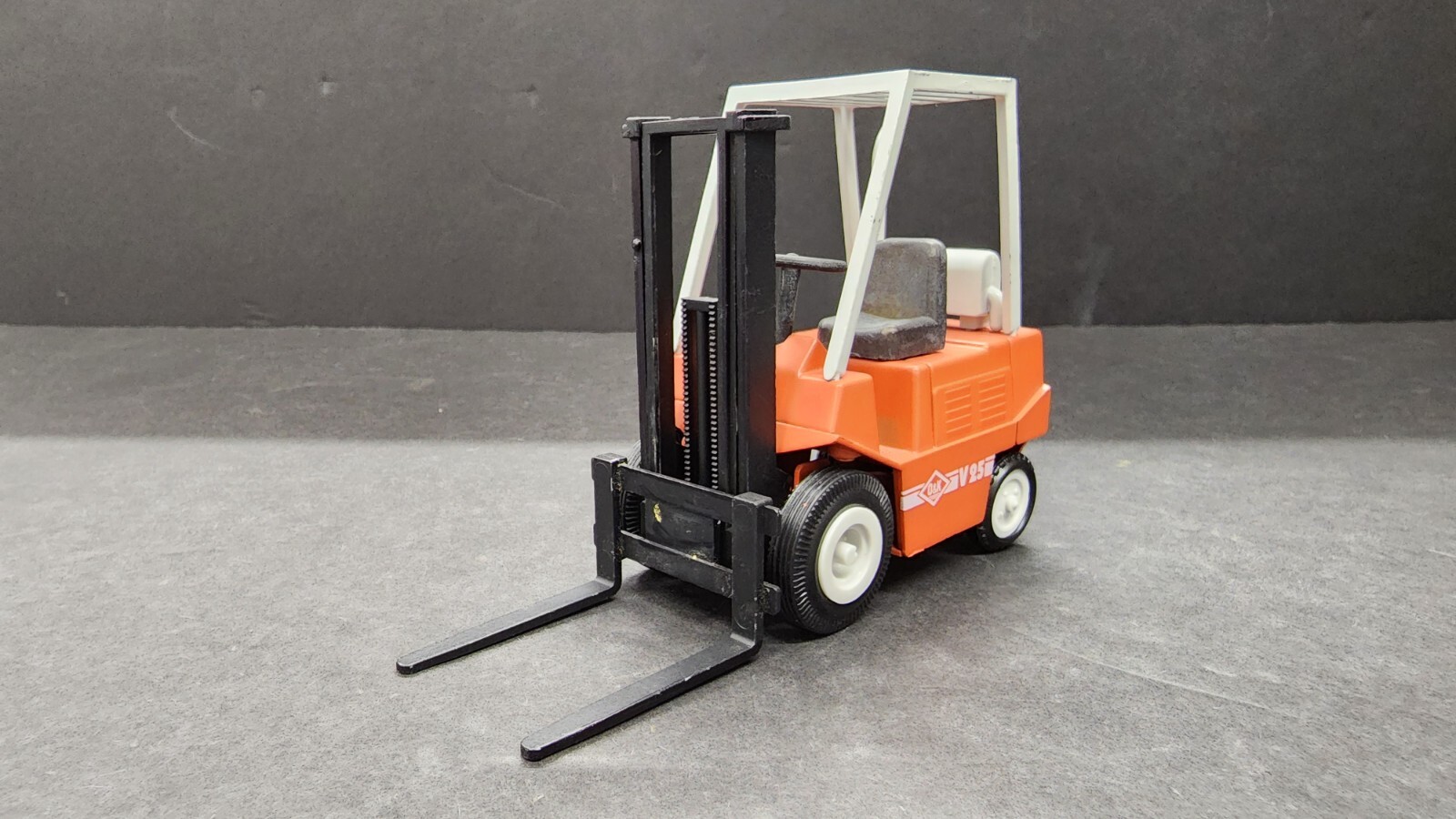 NZG FORKLIFT 1/25 NO BOX K4