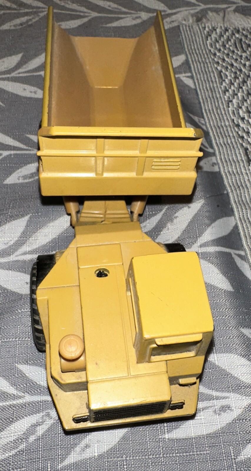 Cat Caterpillar D350D Articulated Dump Truck Diecast Ertl 2431 1992 Yellow