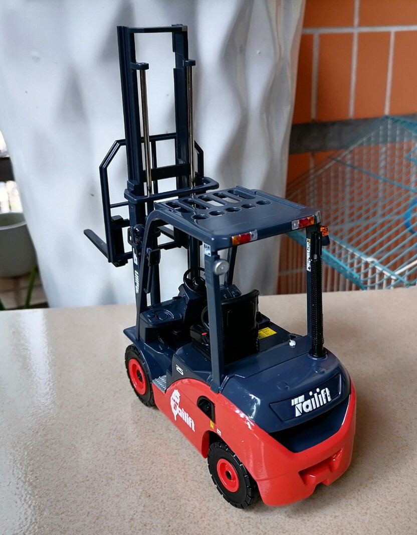 1/20 Scale Tailift 25 Forklift Fork Lift Truck Diecast Model Toy NIB