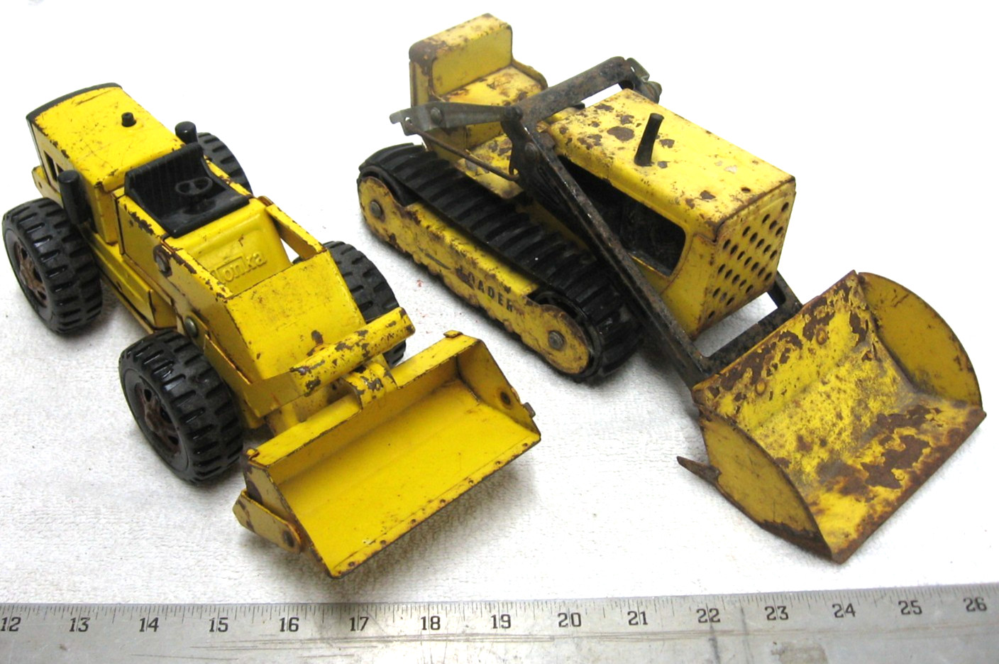 VINTAGE TONKA PRESSED STEEL CRAWLER DOZER & PAYLOADER CONSTRUCTION TOYS