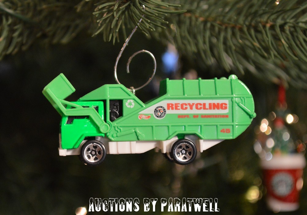 Green Recycle Garbage Trash Refuse Truck Custom Christmas Ornament 1/64 Adorno