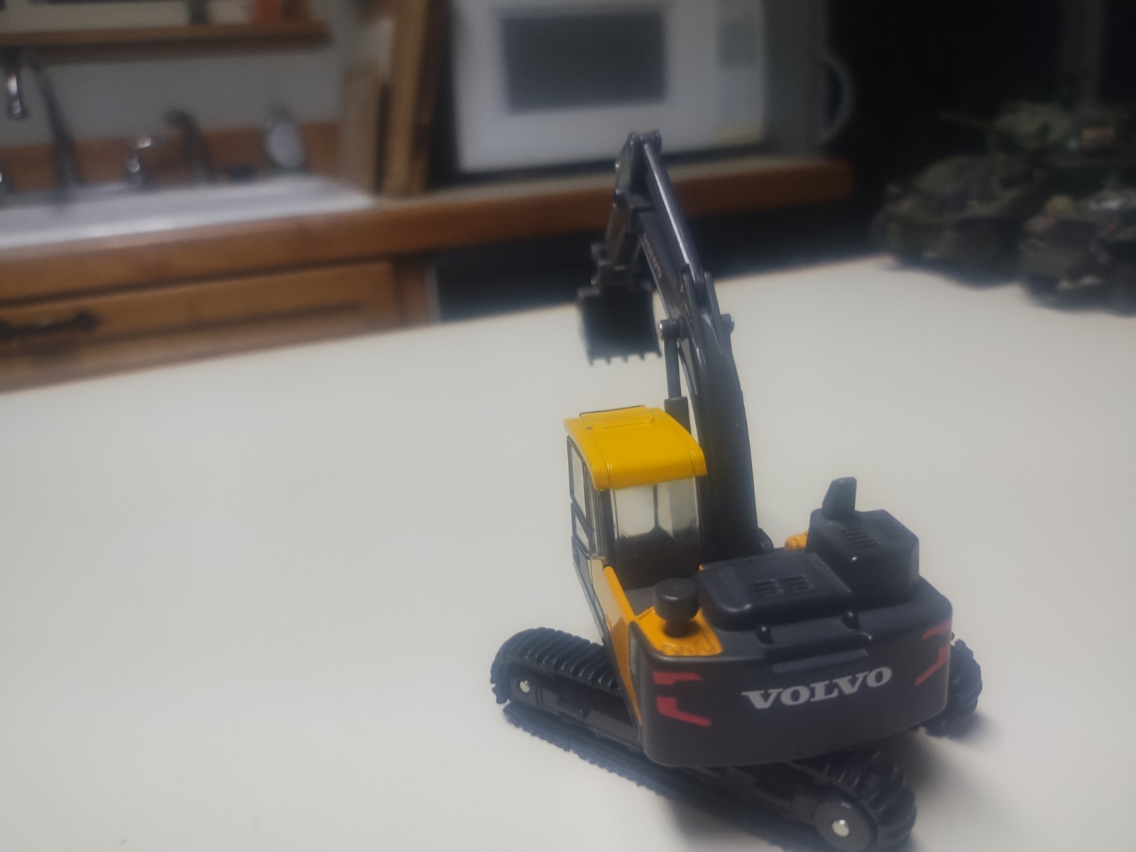New Ray 1/64⁸ Volvo EC140E Excavator