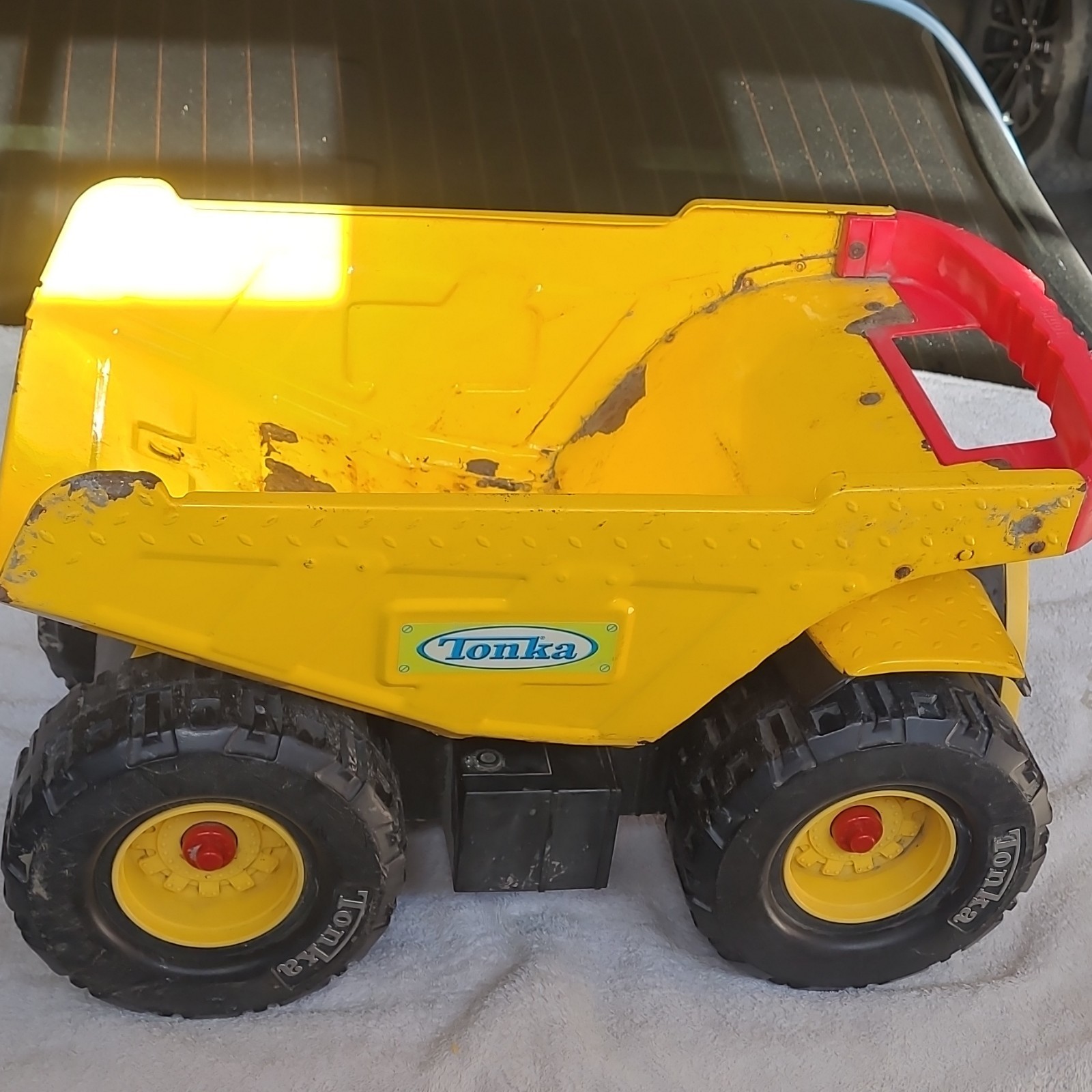 Tonka Yellow and Red Metal & Plastic Dump Truck Construction Toy Vehicle