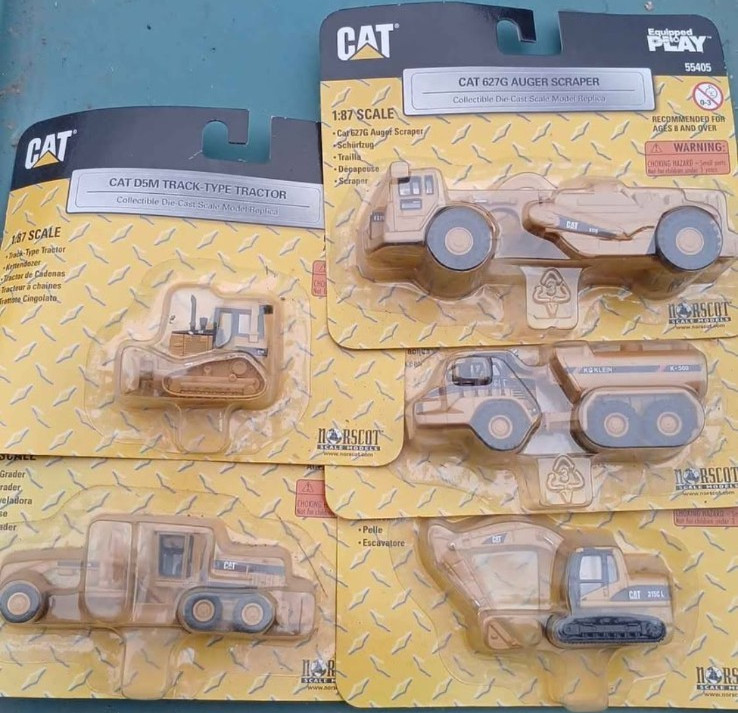 Norscot Equipped For Play 1:87 CAT Diecast Lot D5M Tractor & 627G Scraper