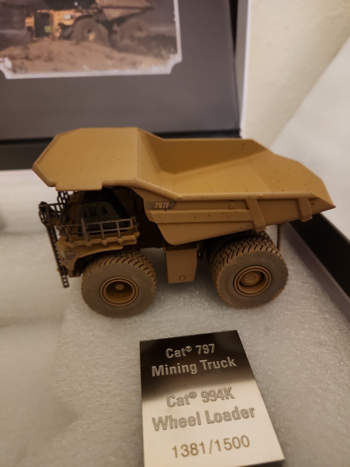 1:125 CAT WEATHERED 994K WHEEL LOADER & 797F MINING TRUCK DIECAST MASTERS 85762