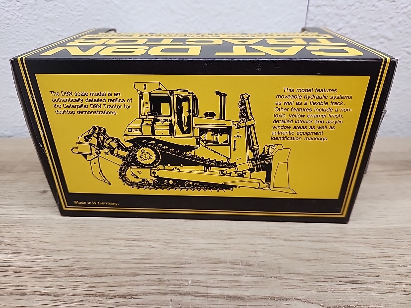 1/50 NZG Model 298: Cat D9N Track Type Tractor With Ripper