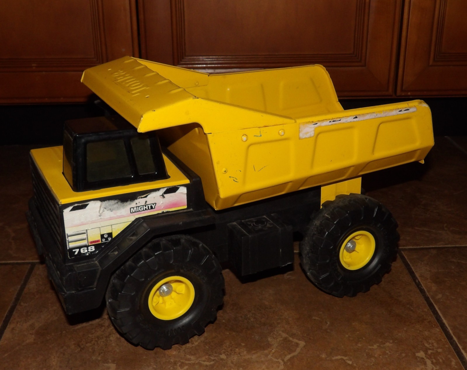 Vintage 1999 Hasbro Mighty TONKA 768 Dump TRUCK Yellow Pressed Steel/Plastic 17″