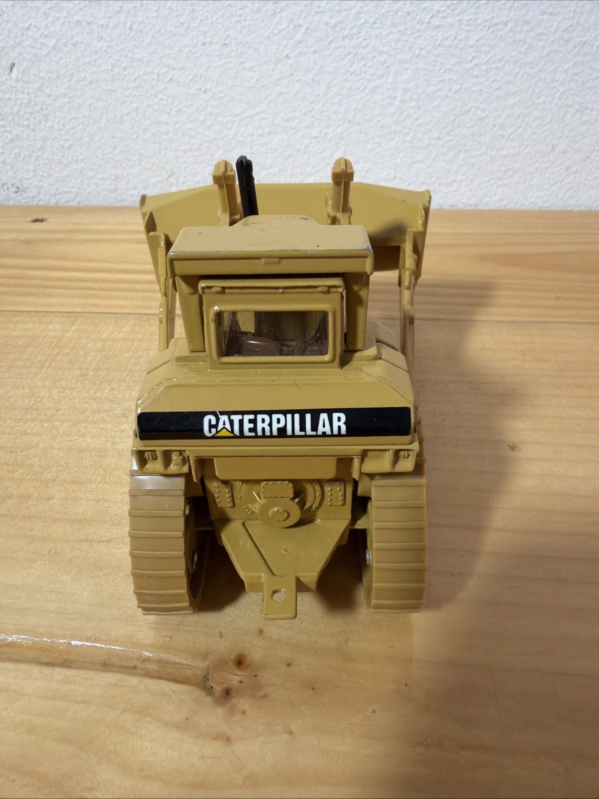 ERTL 6″ x 4″ Diecast CAT D10N Caterpillar Bulldozer Tractor 1856F