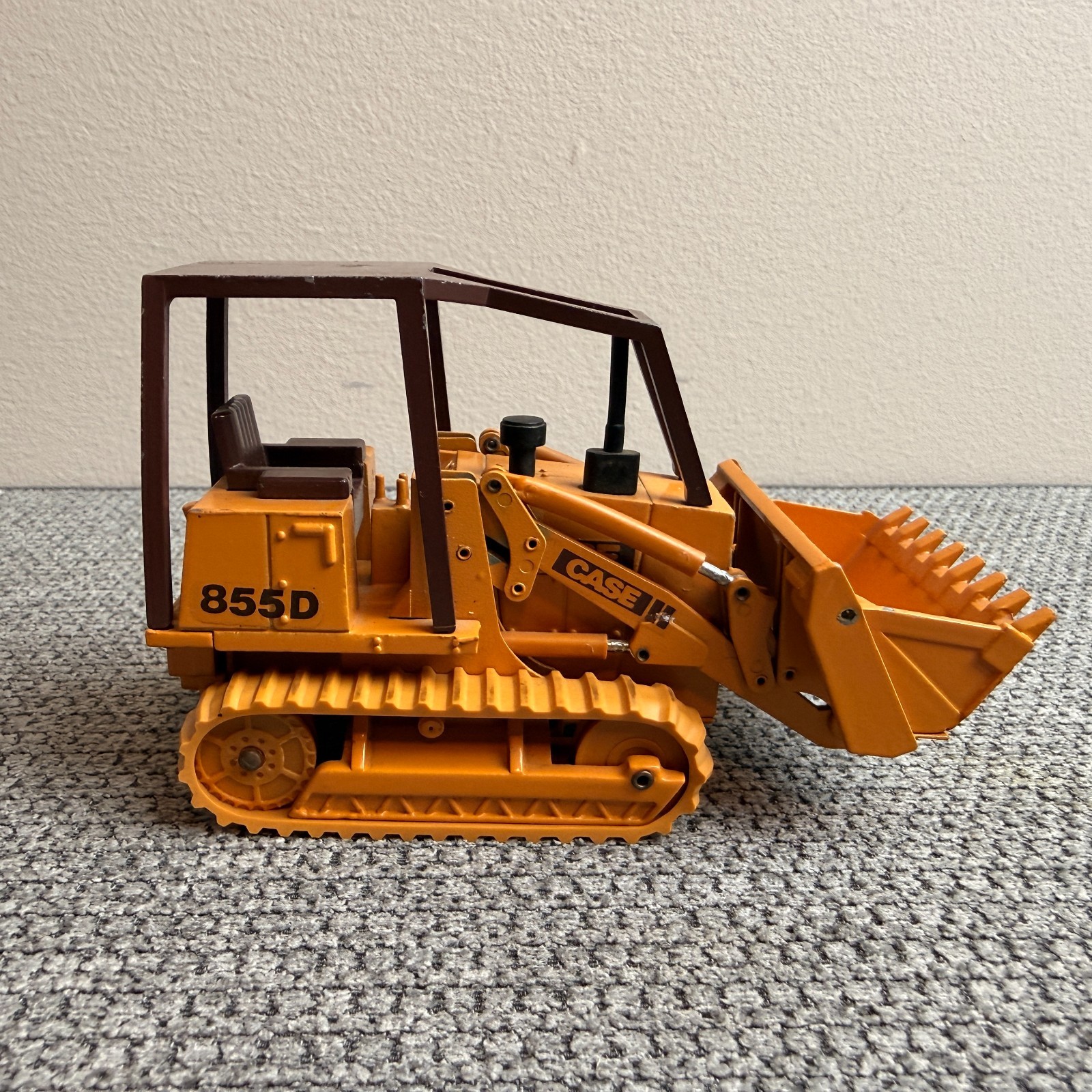Case 855D Track Loader – CAB – 1/35 – NZG – Conrad NZG West Germany