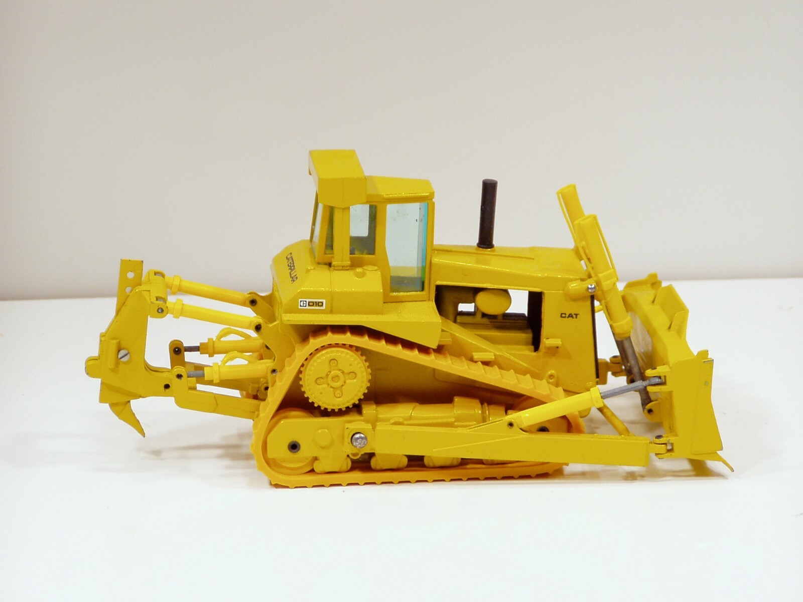 Caterpillar D10 Dozer – 1/50 – Conrad #2850 – N.MIB – w/o Fire Extinguisher