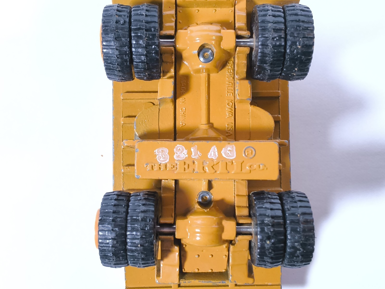 Ertl IH International 3214G Articulated Dump Truck Diecast Mining Toy