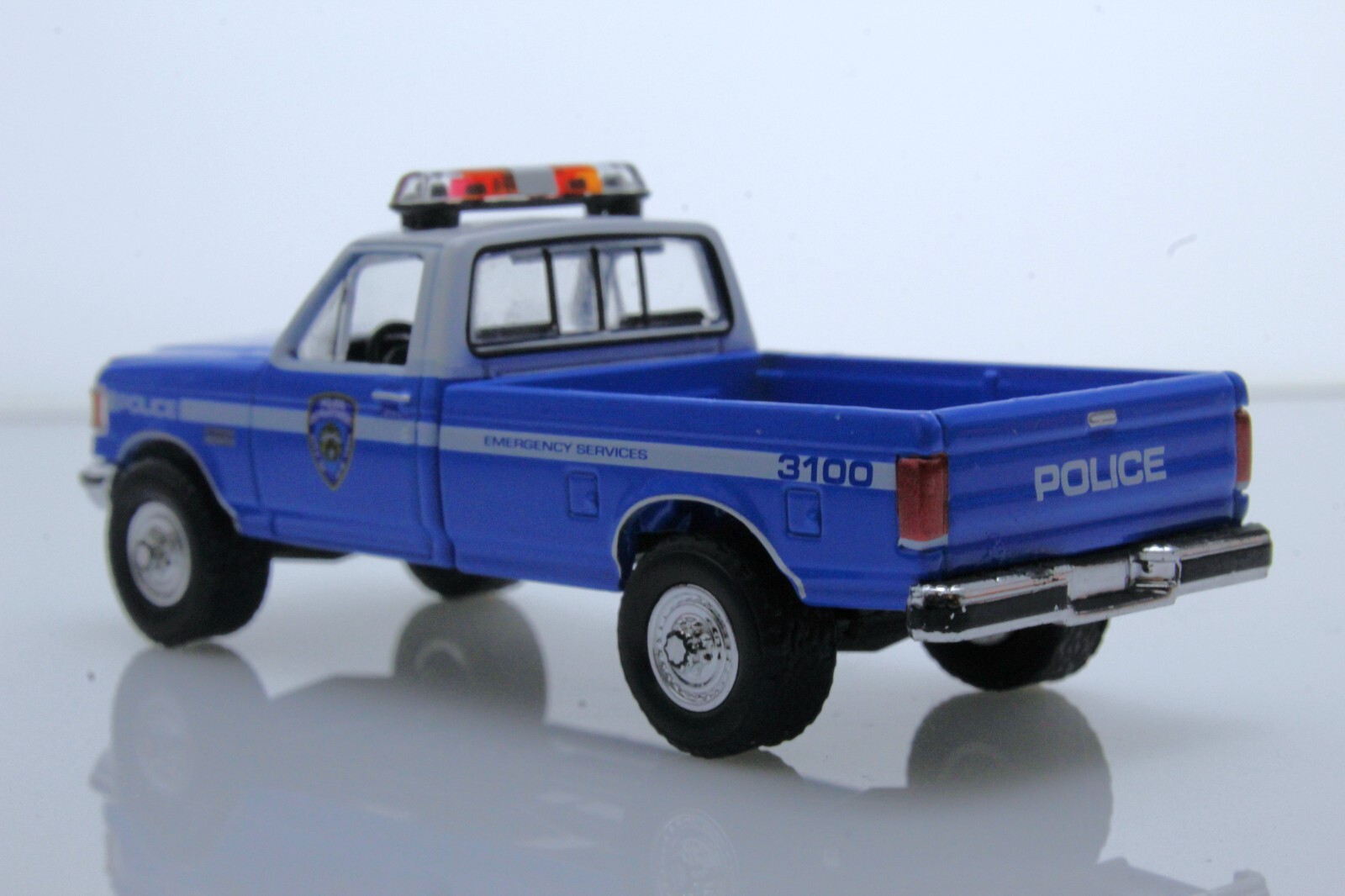 1991 Ford F-250 Bricknose NYPD New York City NYC Police Car 1:64 Diecast Model