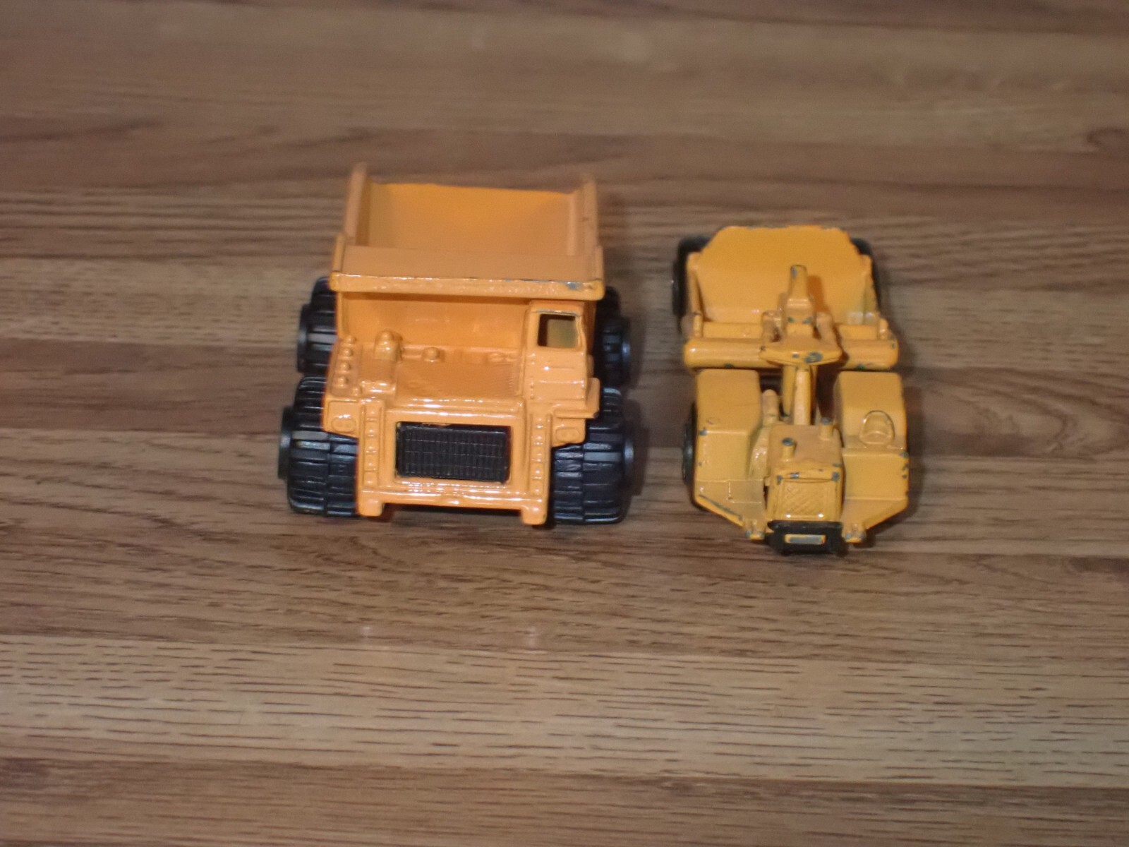 Lot of 2 Zee Toys Construction Vehicles P377 Scraper P380 Dump Truck