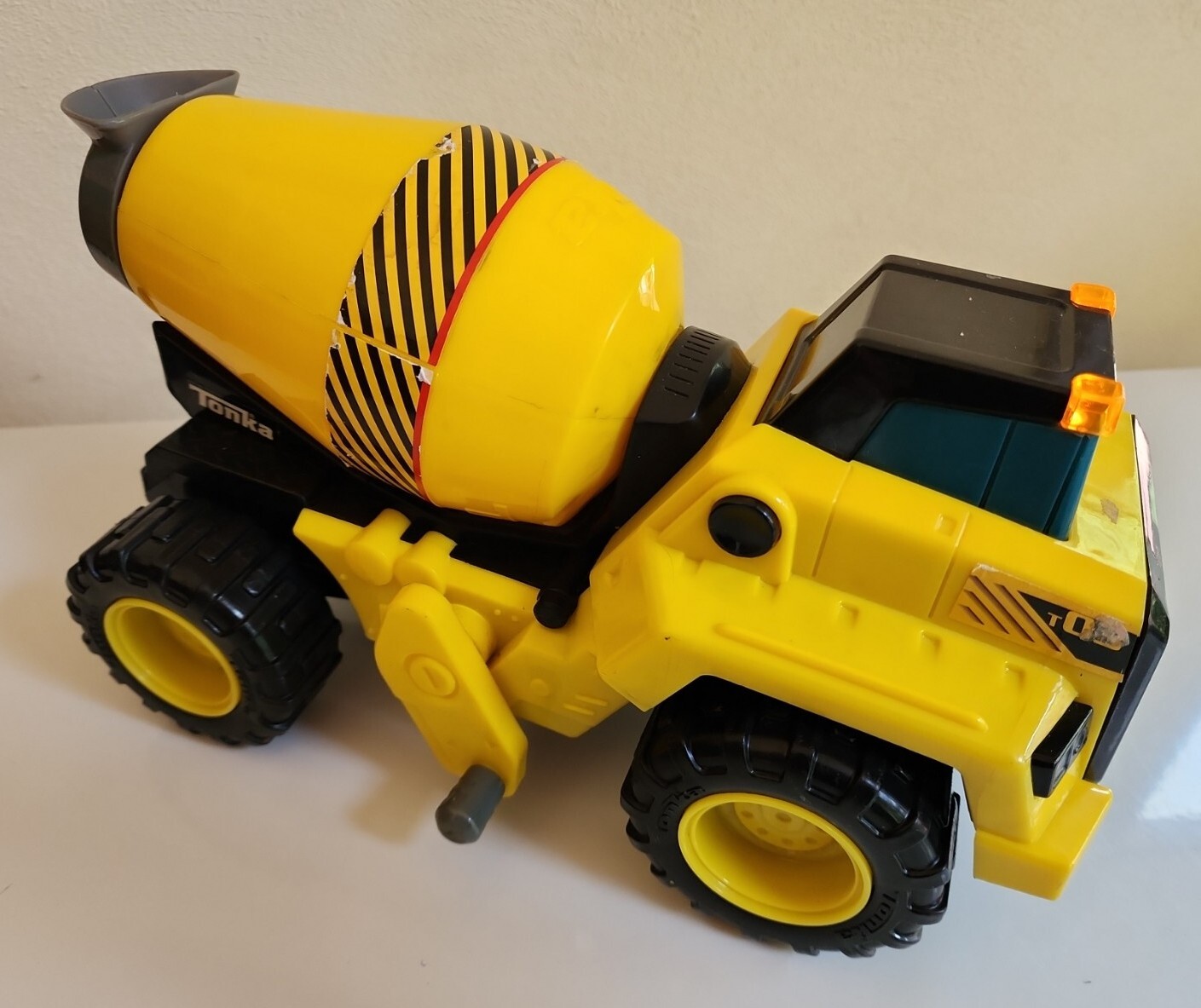 TONKA Truck Cement Mixer 2018 Hasbro Rotating Toy Sound 12″ Plastic Construction