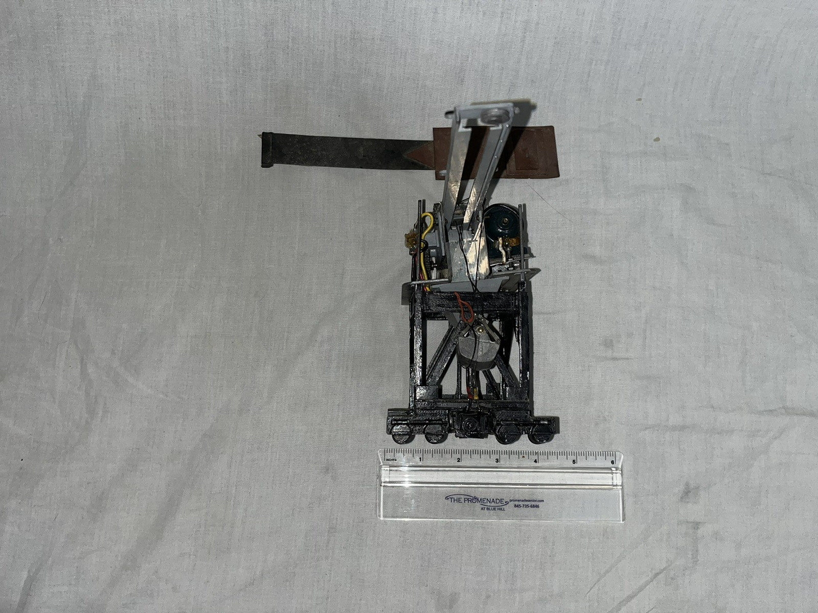 ODD RARE VINTAGE H.O. DIE CAST MOTORIZED CRANE / COAL LOADER FOR RESTORATION