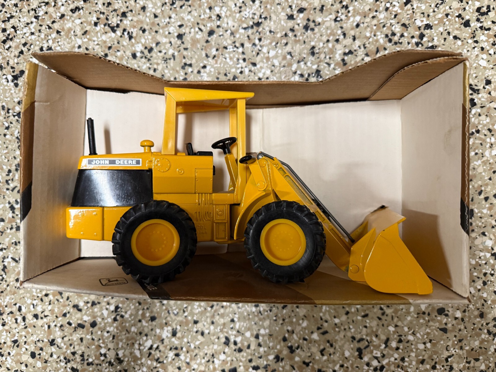 1/16 ERTL JOHN DEERE LOADER STOCK # 507