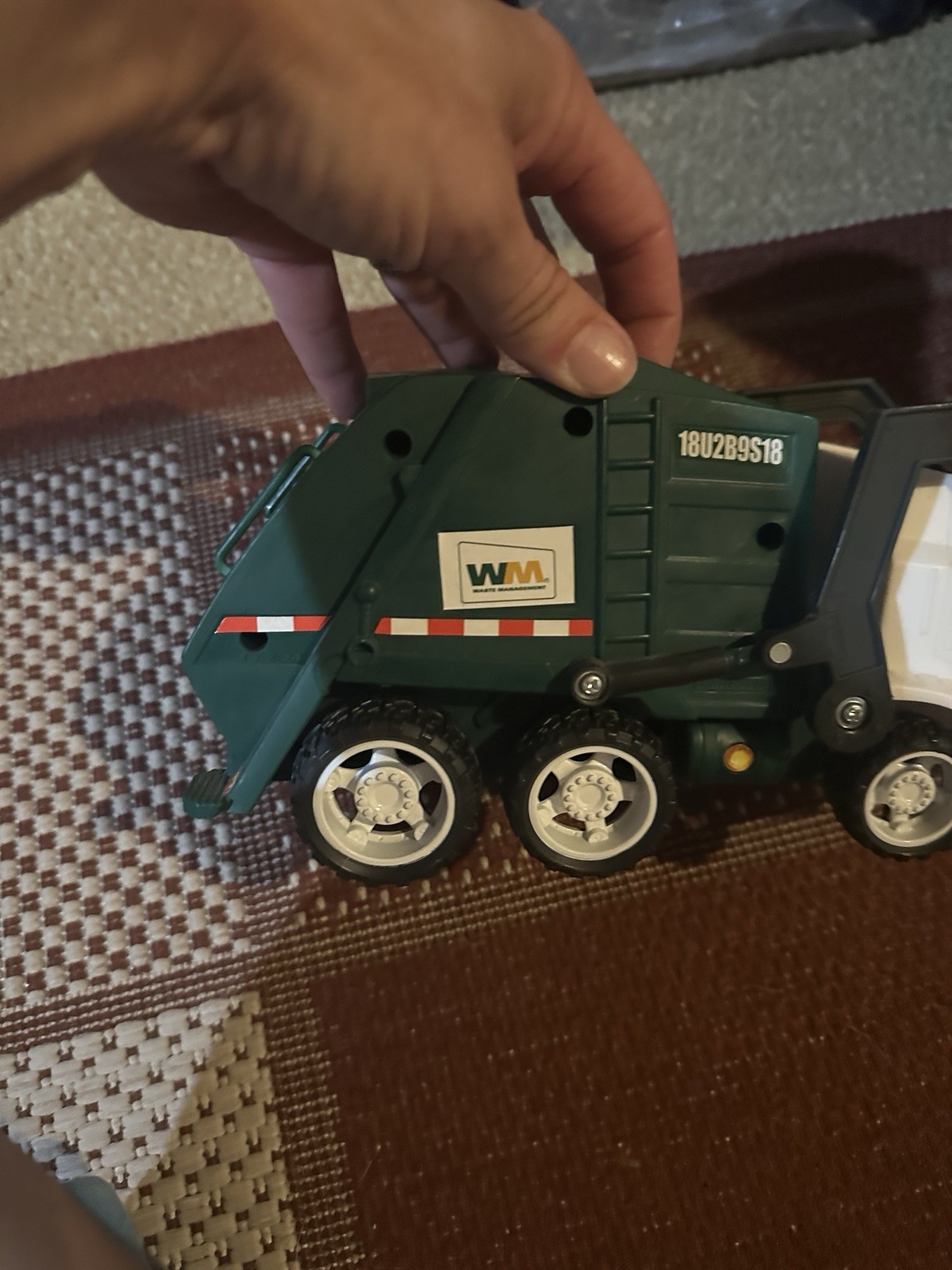 WM Plastic Garbage Truck Toy Construction Vehicle Green/White/Gray 18U2B9S18