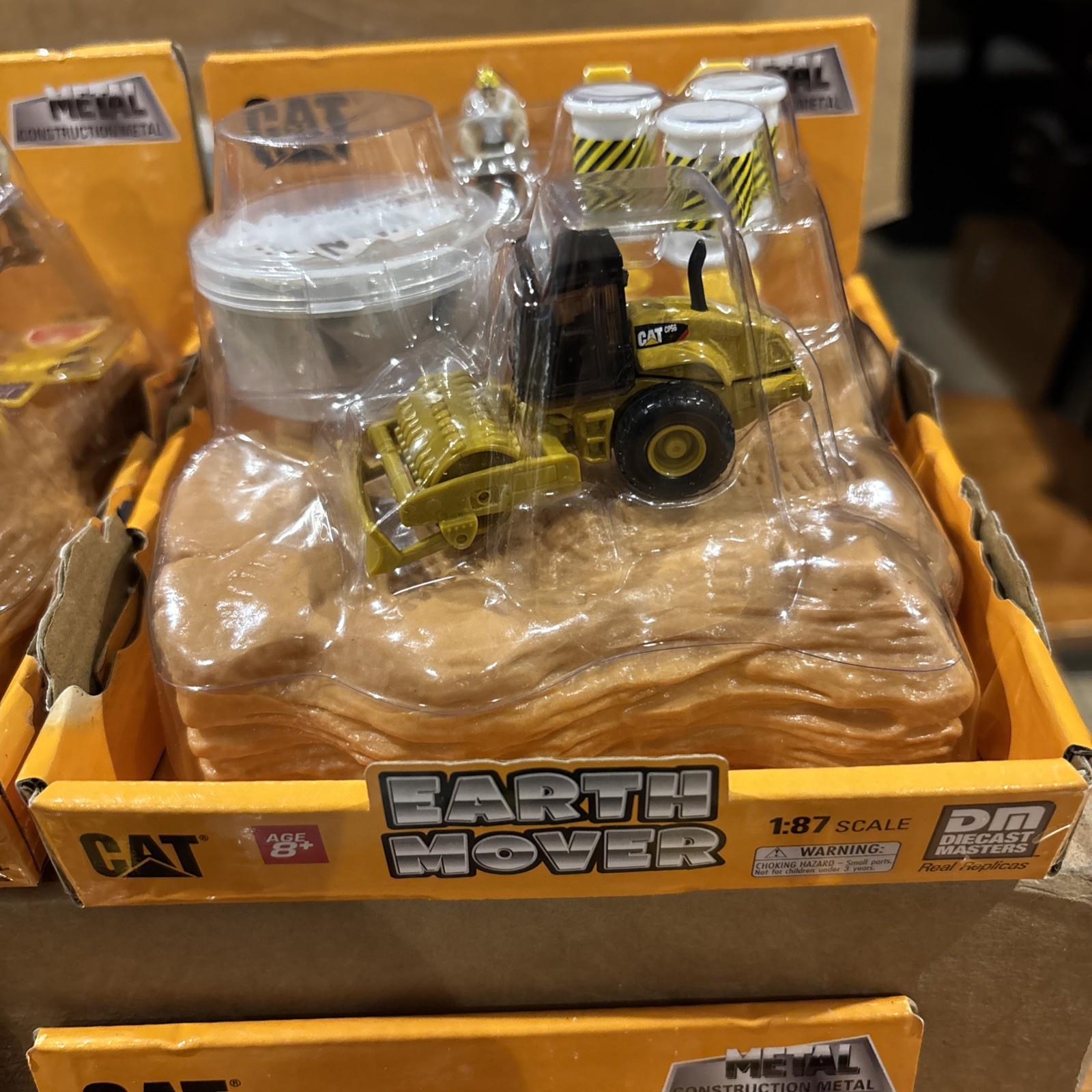 Six Diecast Masters Caterpillar Diecast Toy Replicas 1:87 Earth Movers. HO Scale