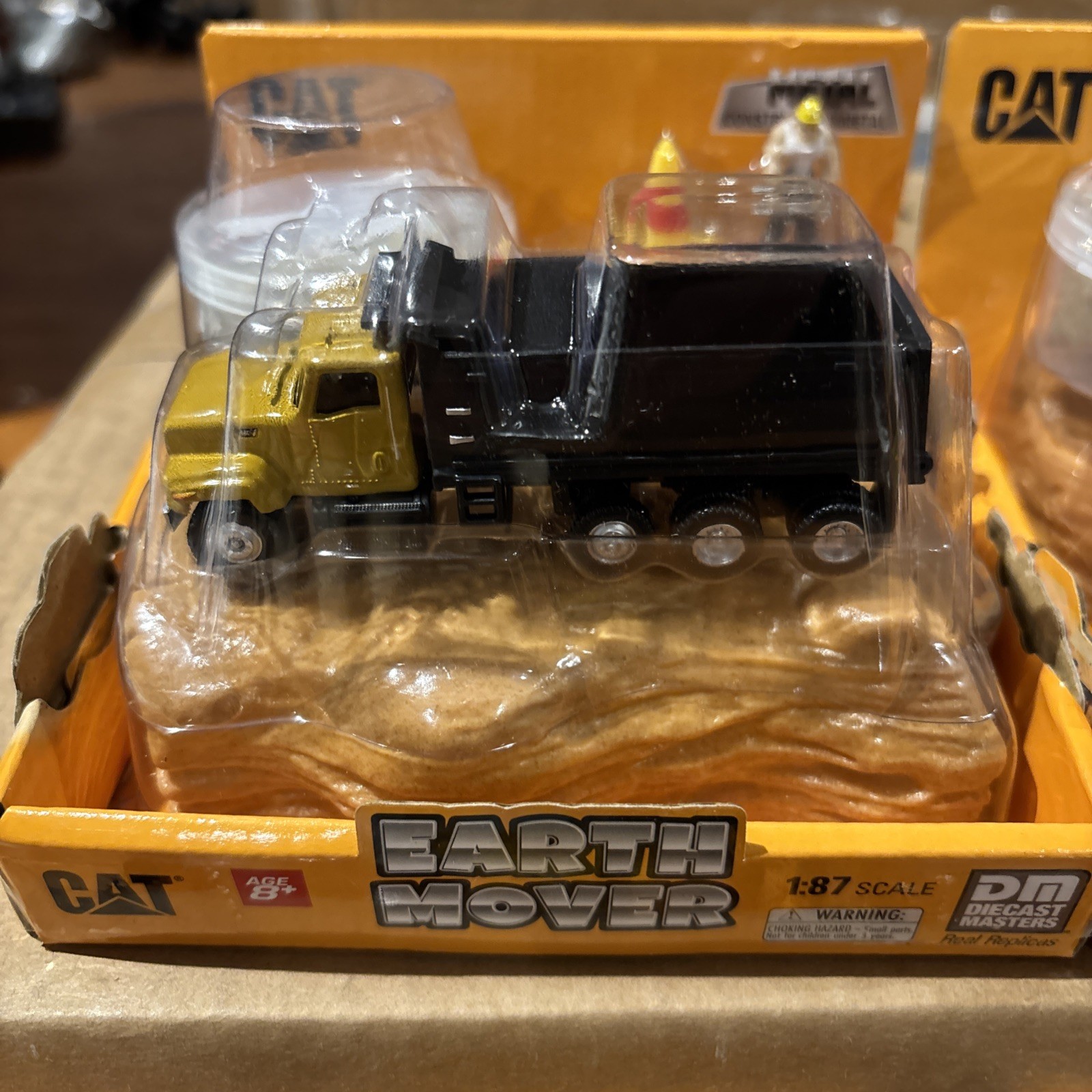 Six Diecast Masters Caterpillar Diecast Toy Replicas 1:87 Earth Movers. HO Scale