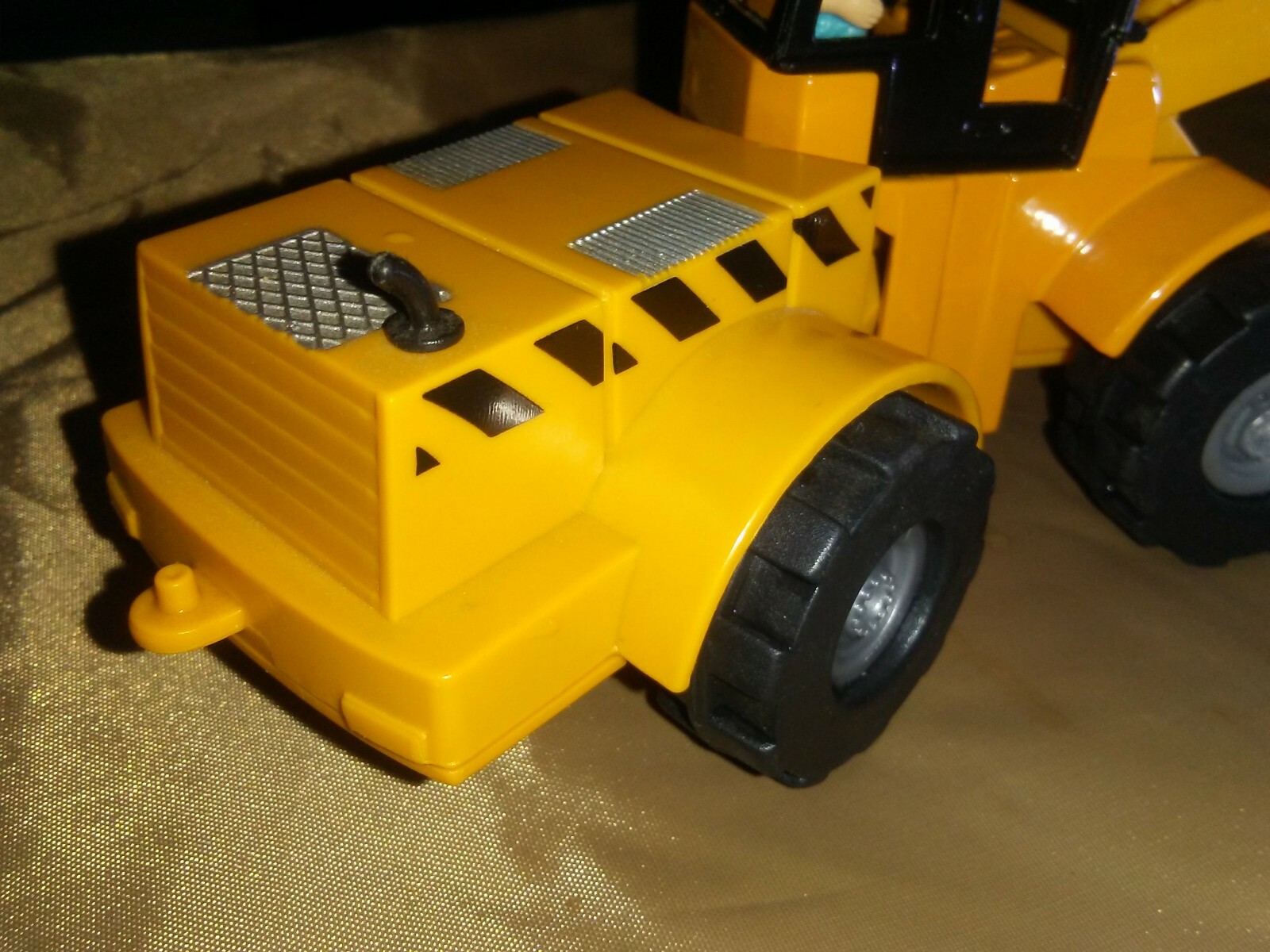 Smart Toys, Loader with Metal Cab 1998 yellow with person driving has all parts