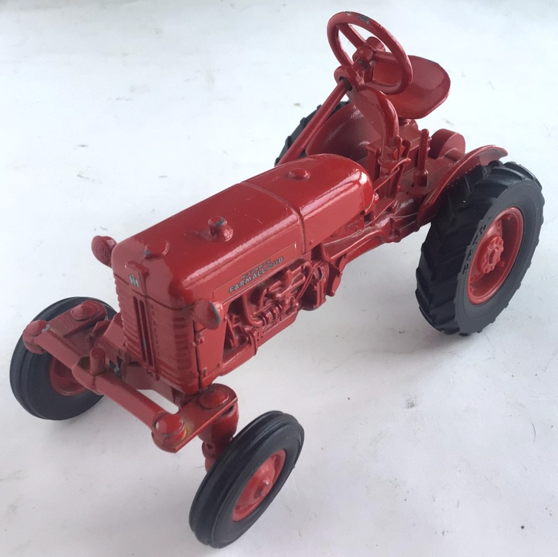 Ertl #689-8916 McCormick Farmall Cub Tractor Diecast 1:16 1994 Vintage
