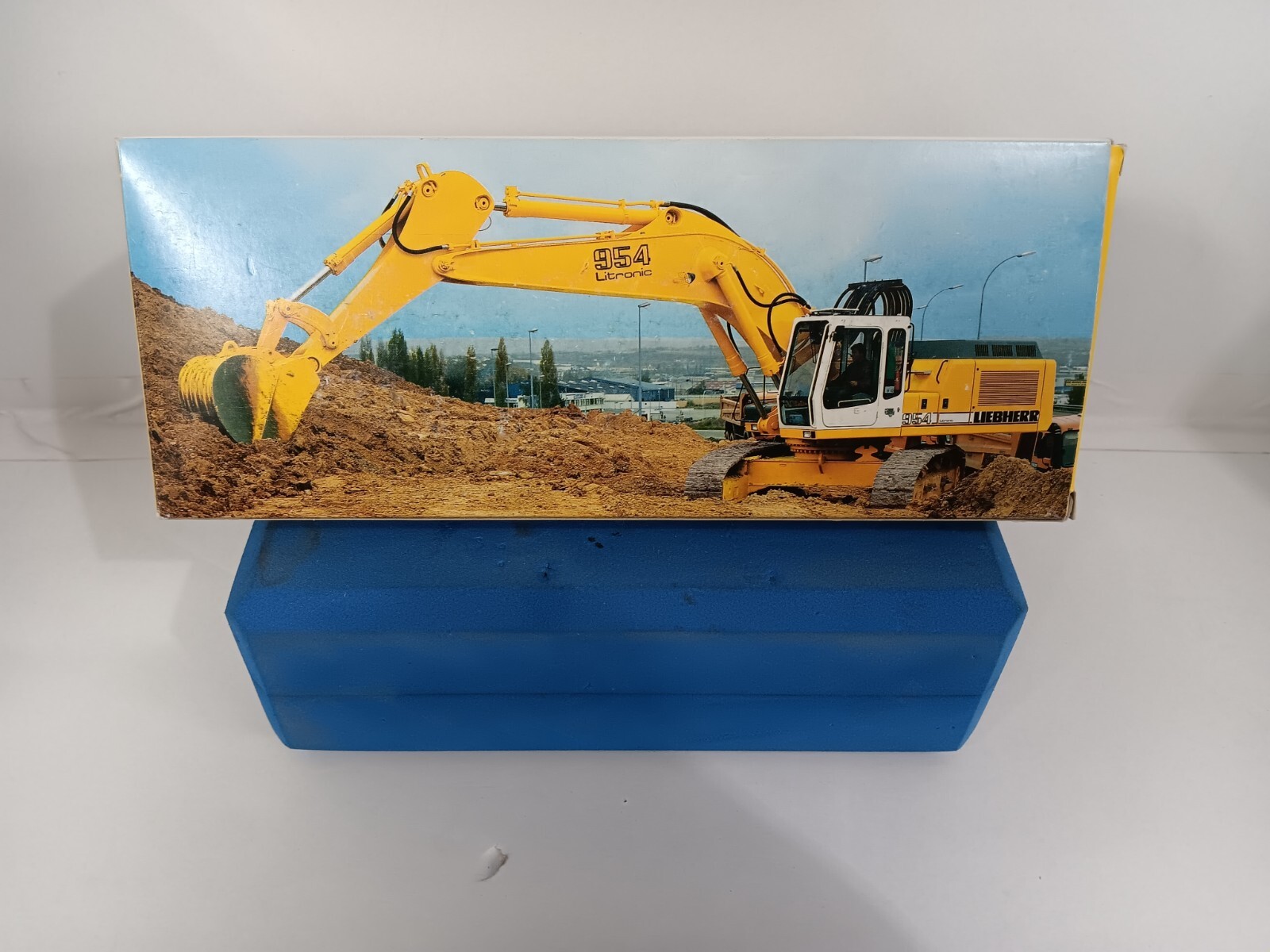 Liebherr Excavator R 954 1/50