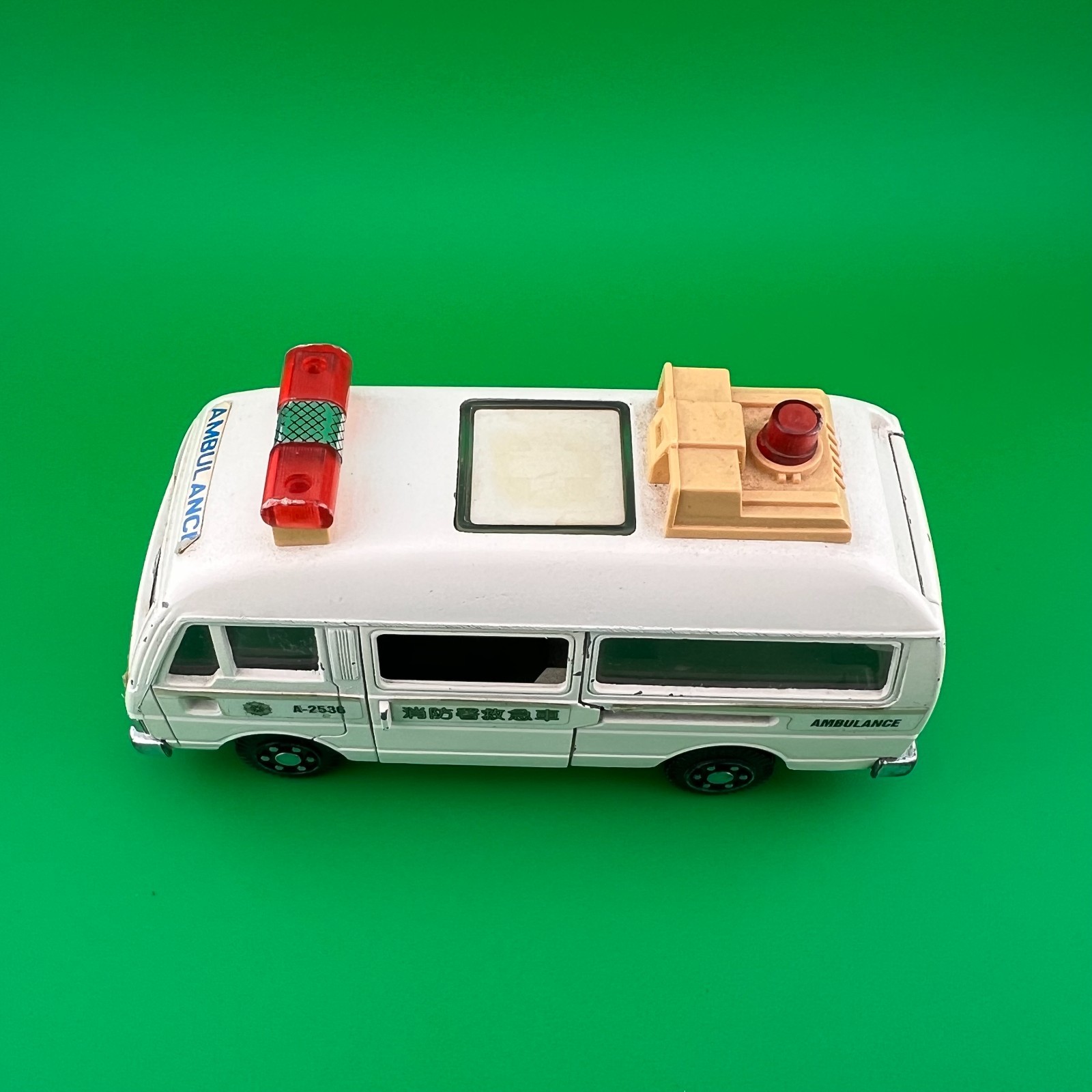Diapet Yonezawa Nissan Caravan Ambulance 1/43 Made In Japan 014-1994