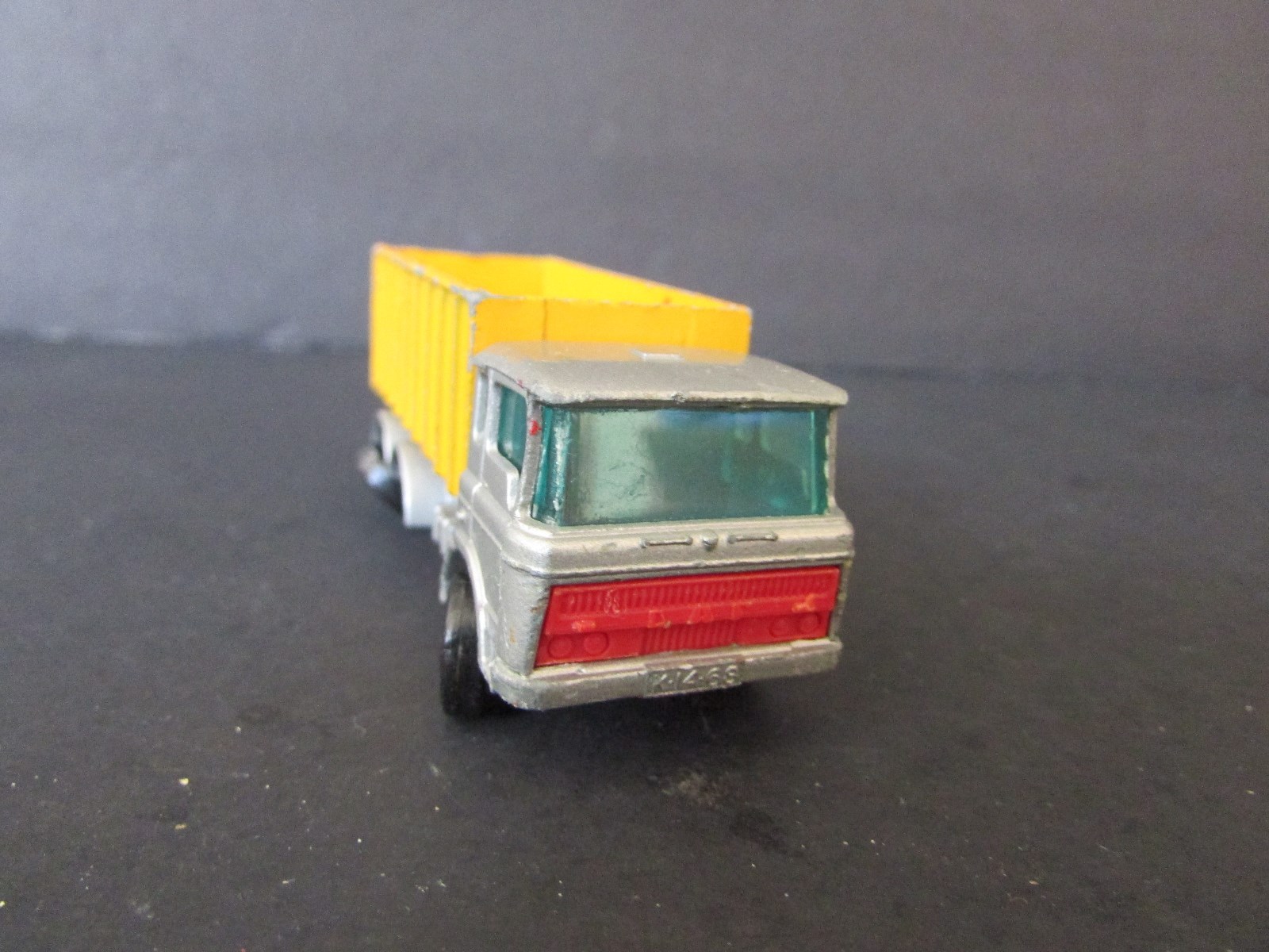 DIECAST MATCHBOX SUPERFAST #47 DAF TIPPER CONTAINER TRUCK LESNEY ENGLAND H2B