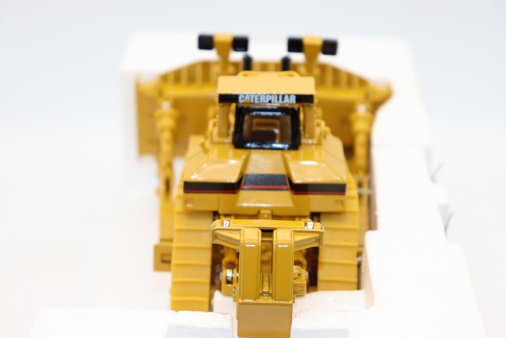 Norscot CATERPILLAR 1/50 Cat D11R Track-Type Tractor For Collection Gift