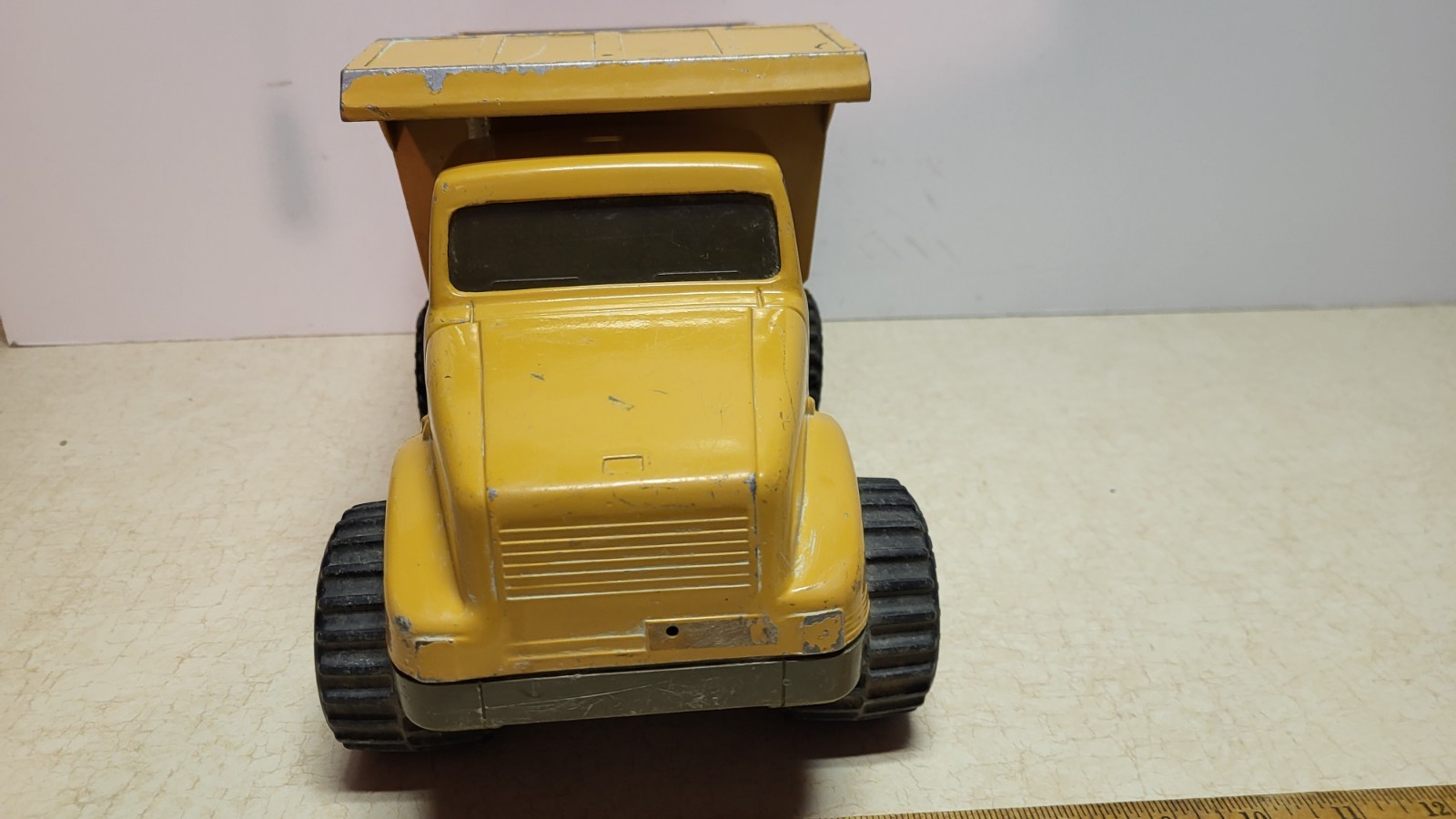 Toy Ertl McClinton Anchor Construction Co. Beige Navistar Dump Truck
