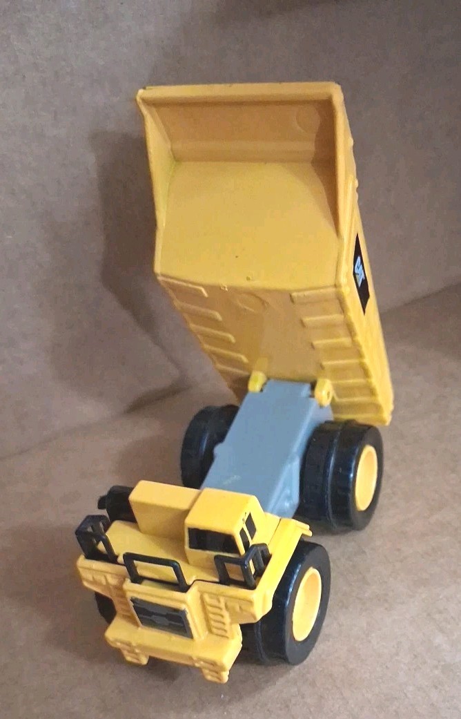 CATERPILLAR CAT 1:55 Scale Diecast Yellow Dump Truck Funrise Toys 2019 #82255