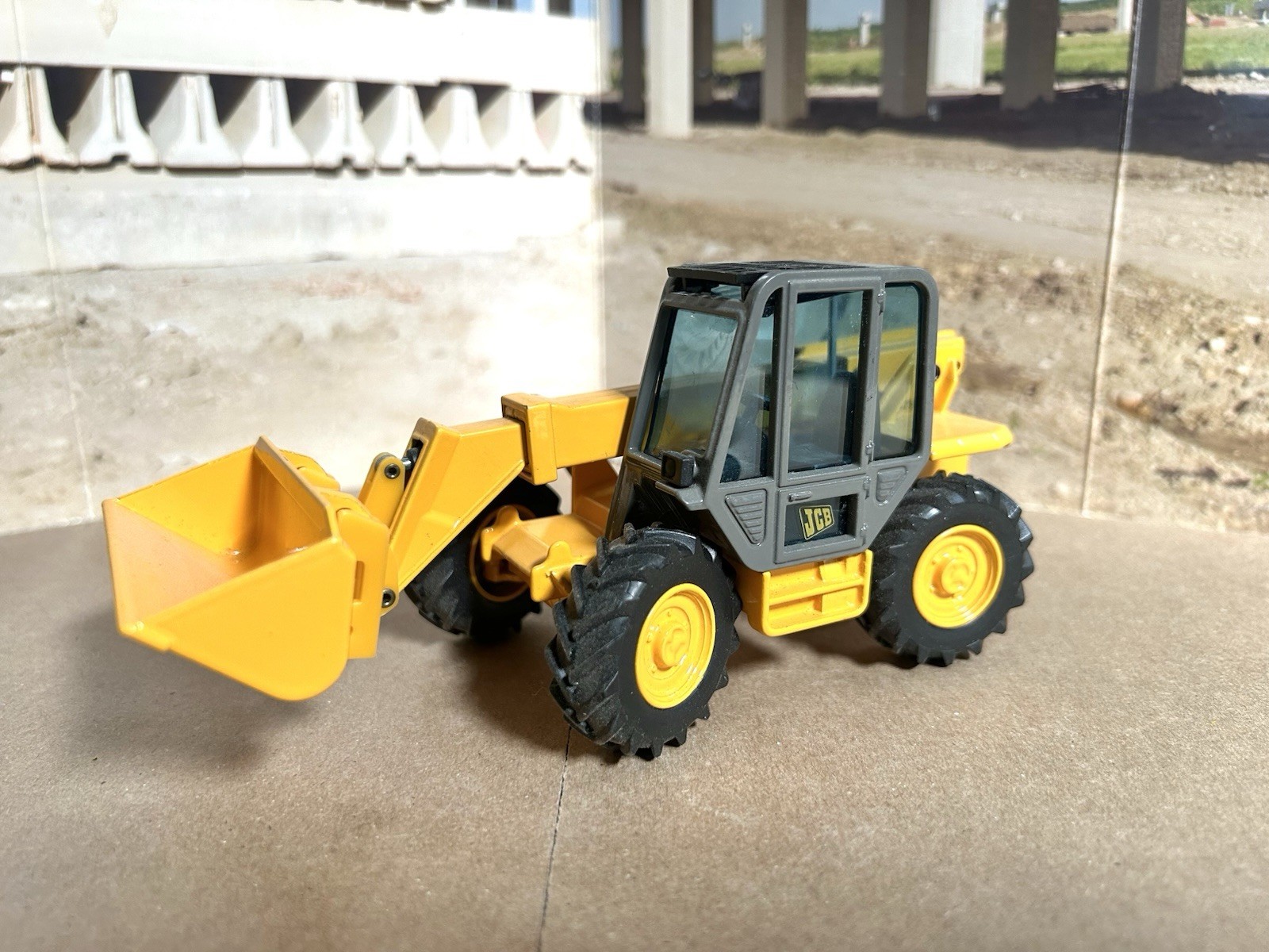Joal 1/35 Scale JCB 525-58 Telescopic Handler-Version with Material Bucket Only