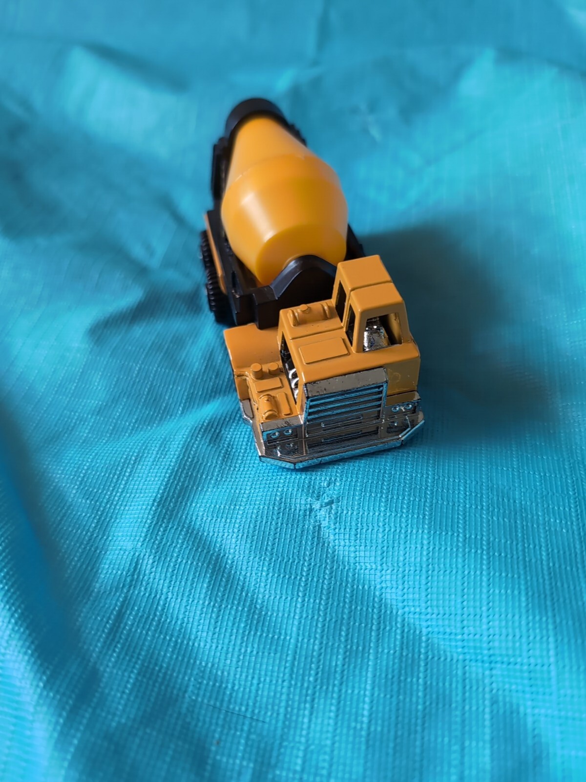 TOOTSIE TOY Construction Equipment Cement Mixer Truck Yellow 4″ Diecast