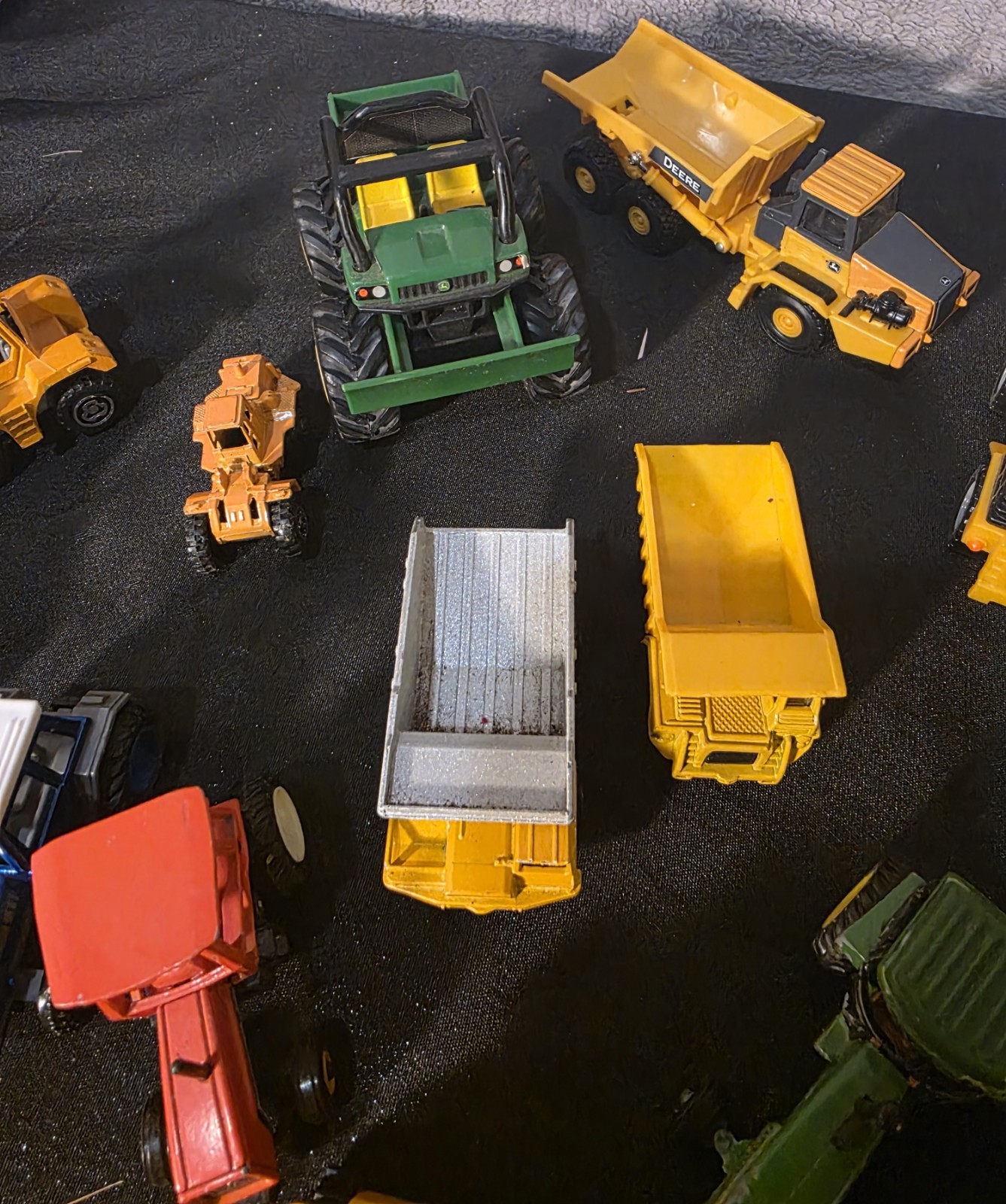 Lot Of 18 Farm And Construction Die-cast And Plastic Equiptment Various scales