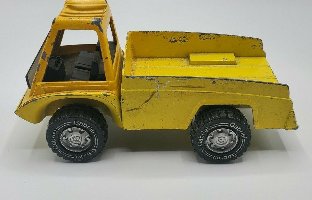 Vintage Gabriel Industries 1975 Truck Toy (Yellow)