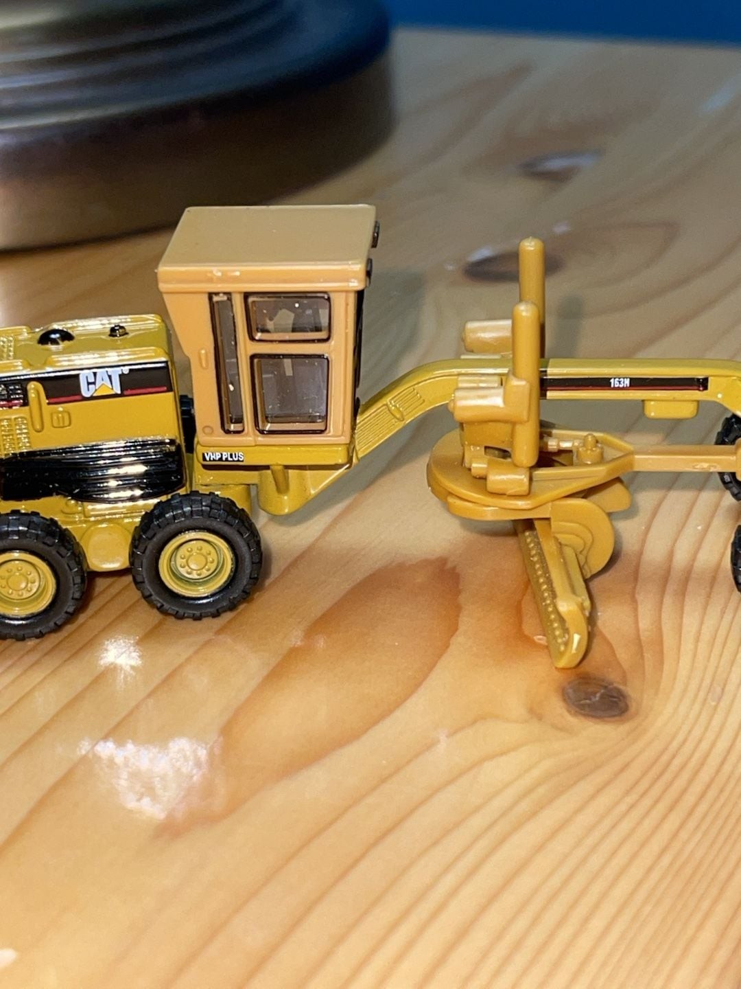 Caterpillar CAT 163H VHP Plus Motor Grader Diecast Construction Toy