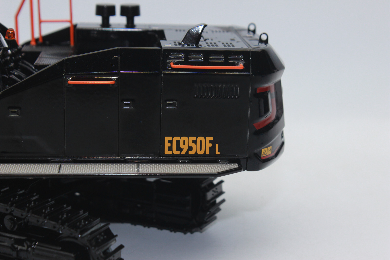 WSI 64-2013 Volvo Excavator BLACK EC 950 F Crawler Excavator 1:50 NEW OVP