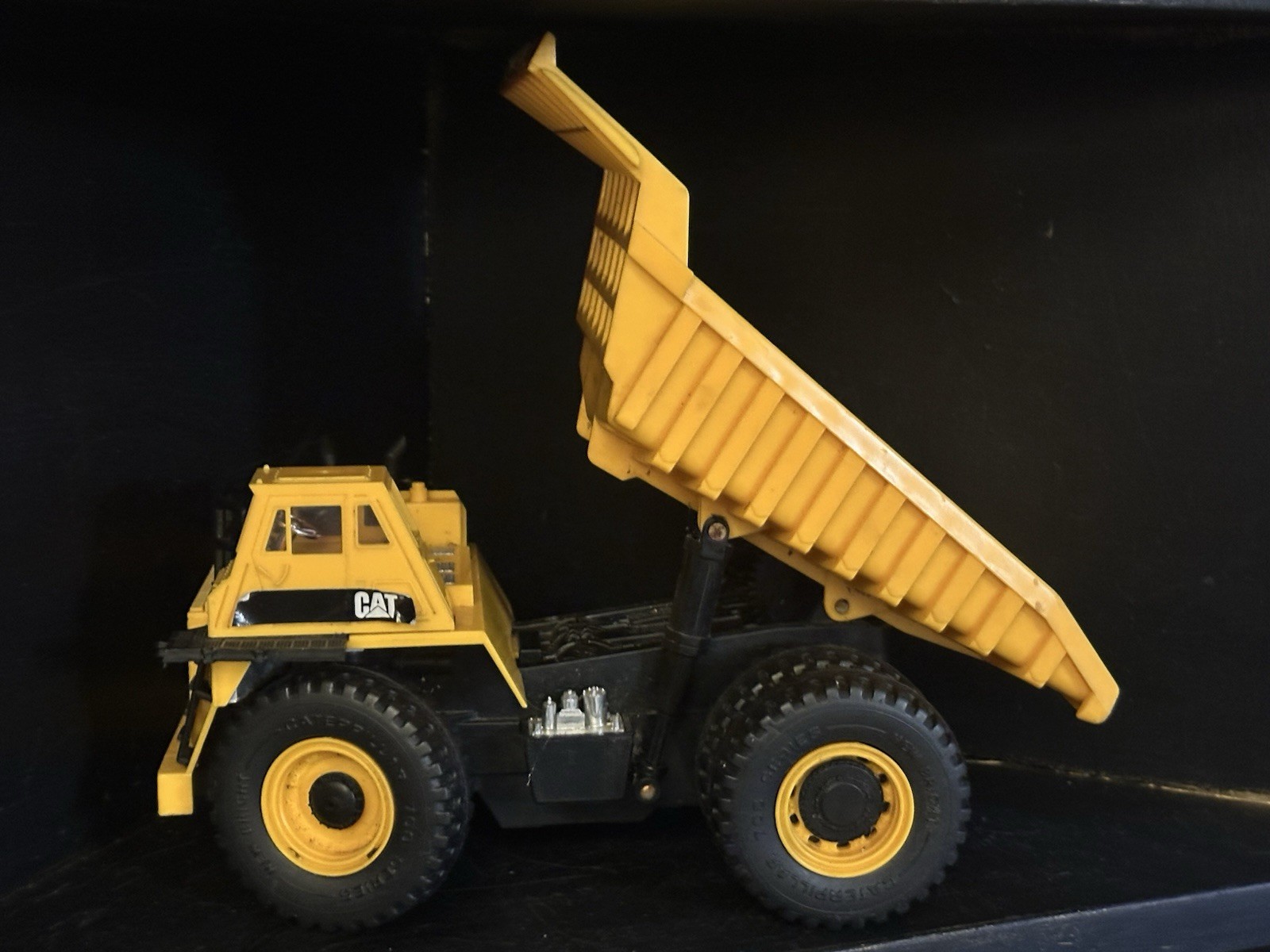 Vintage CAT Dump Truck New Bright 1987 Caterpillar Construction Toy