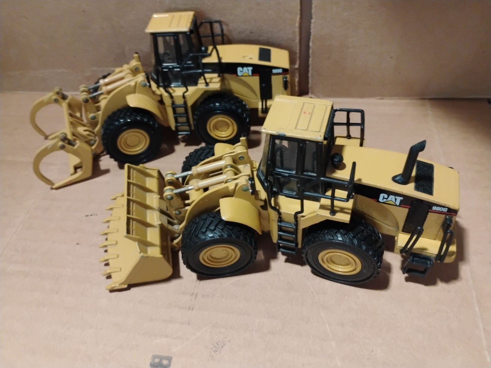 Norscot Cat Construction 1:50 Scale Vehicles Diecast Lot of 2 Log/Wheel Loaders