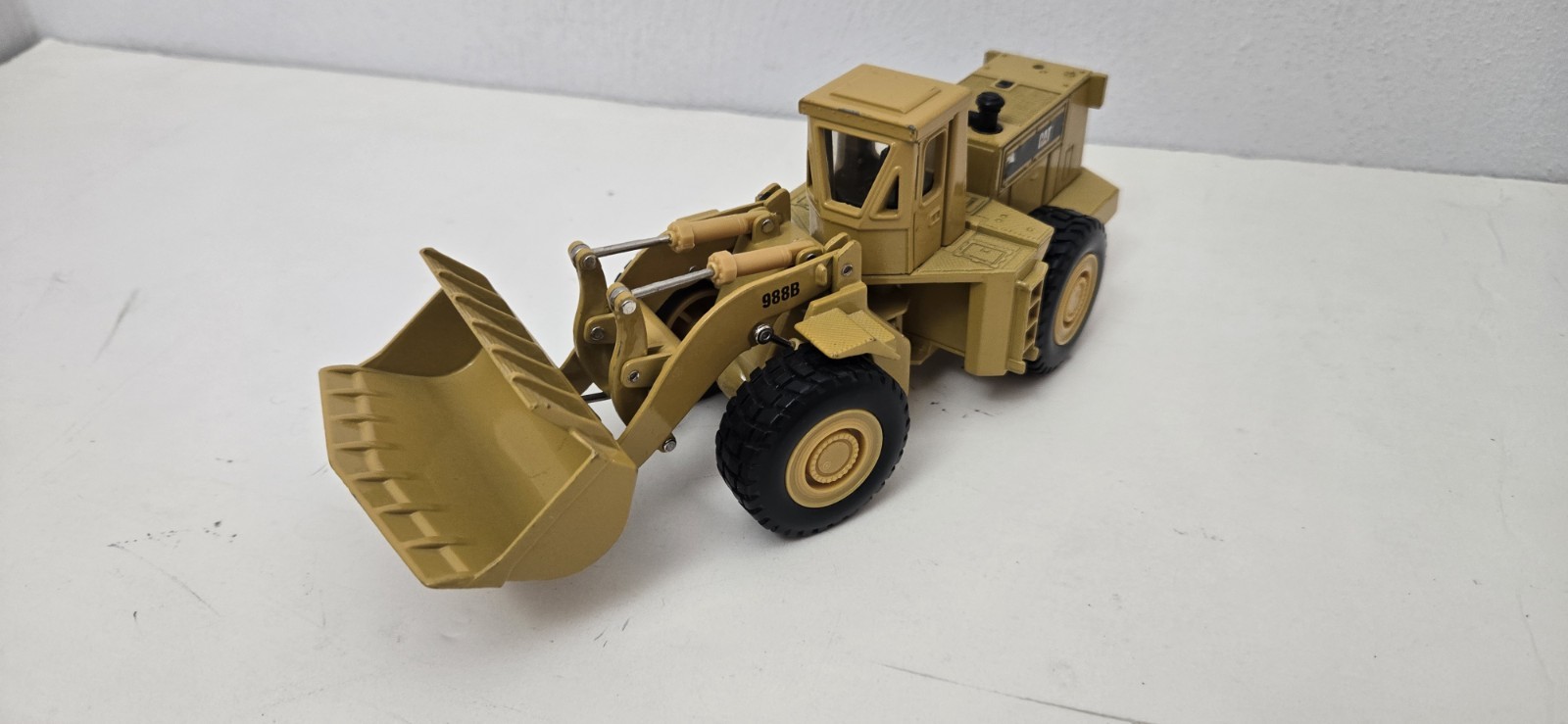 ERTL CAT Caterpillar Wheel Loader 988B Yellow Die Cast Model Vintage