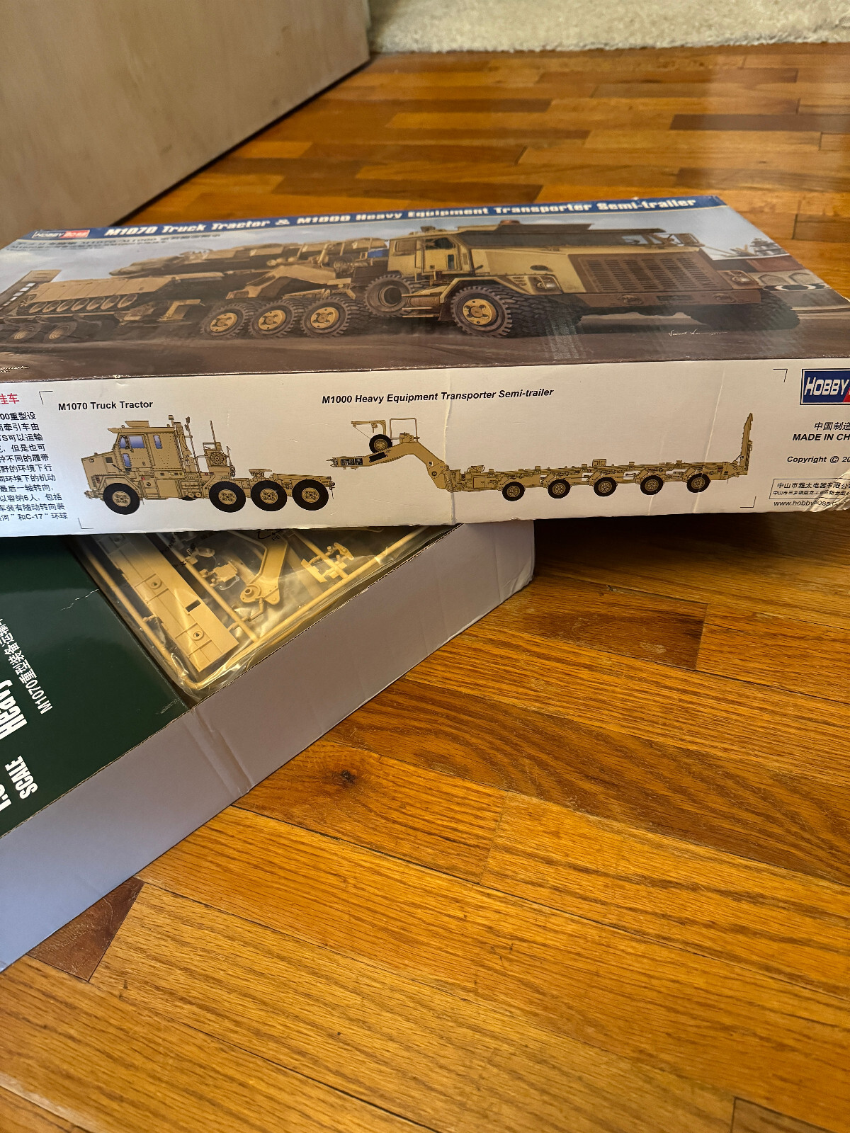 HOBBY BOSS 1/35 SCALE M1070 TRUCK TRACTOR & M1000 HEAVY EQUIPMENT TRANSPORT SEMI