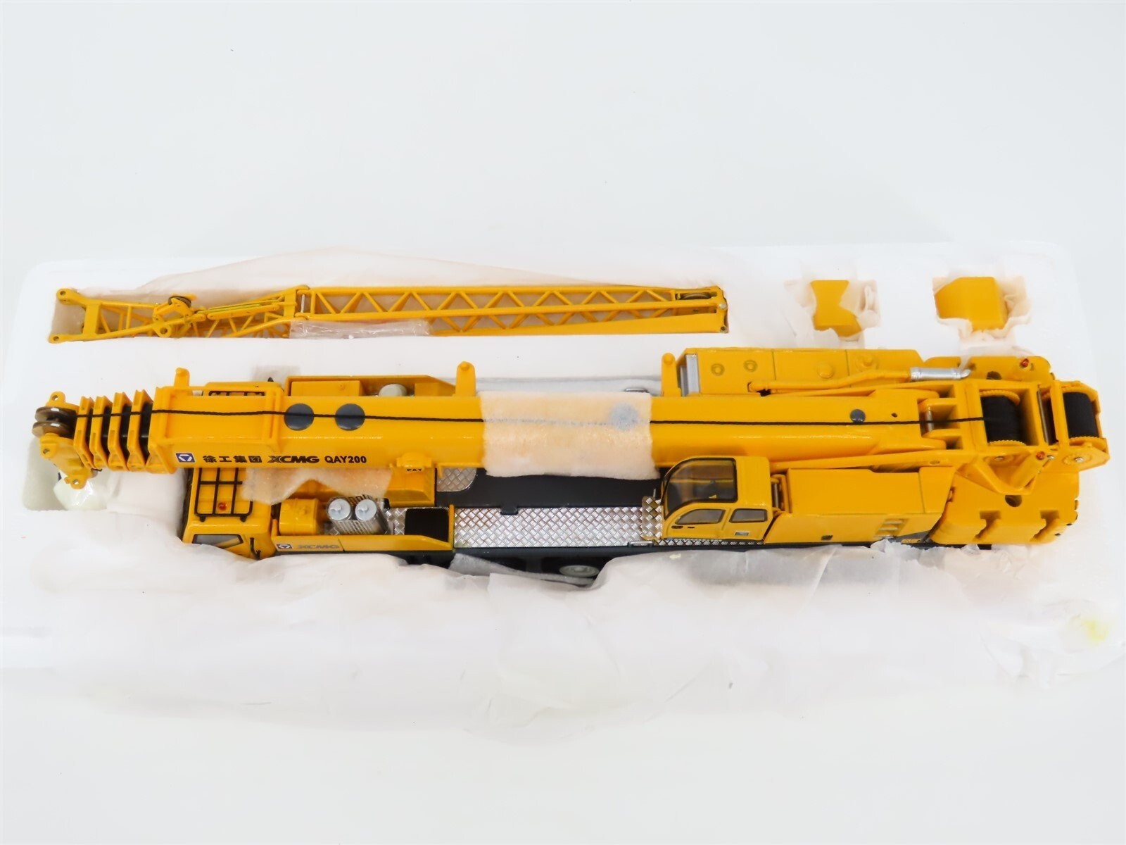 XCMG QAY200 Mobile Crane – China 1:50 Scale Diecast Model New